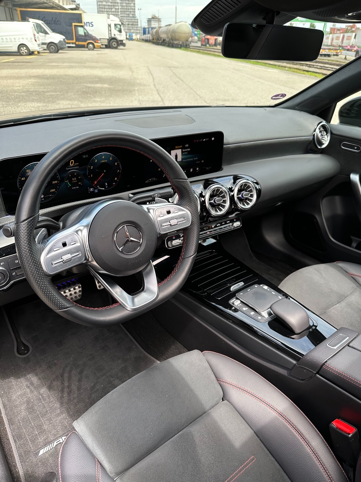 MERCEDES-BENZ A 200 AMG Line 7G-DCT-image-12