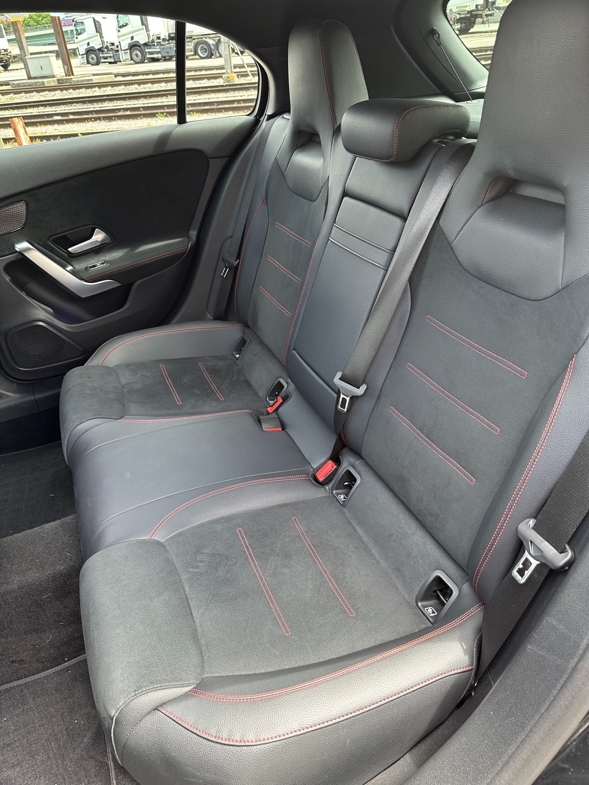 MERCEDES-BENZ A 200 AMG Line 7G-DCT-image-11