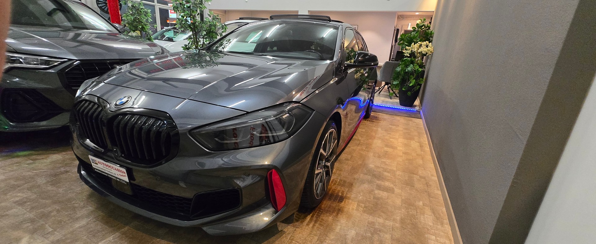 BMW 128ti Steptronic-showroom-element-1