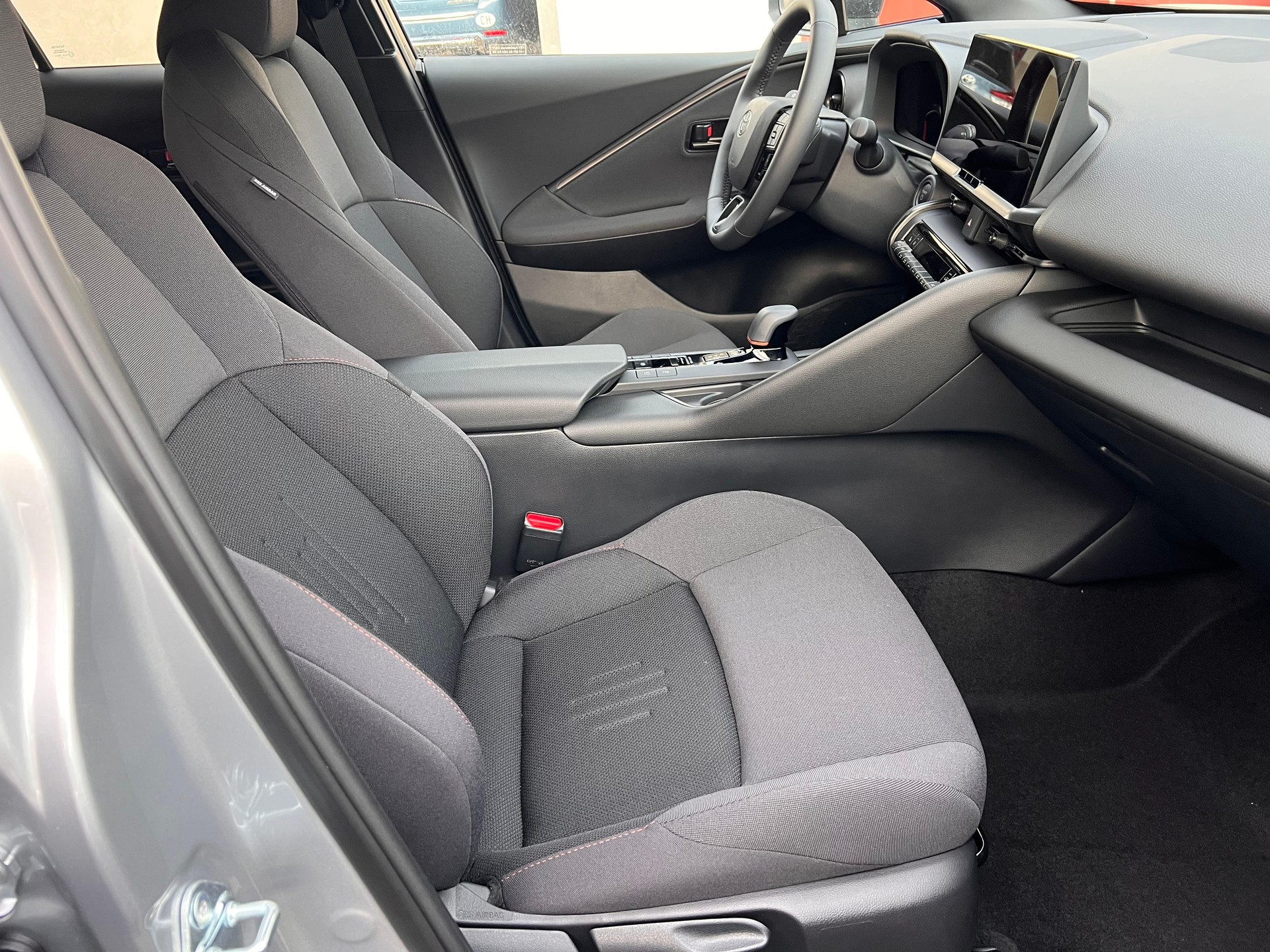 TOYOTA C-HR 2.0 PHEV Trend-image-12