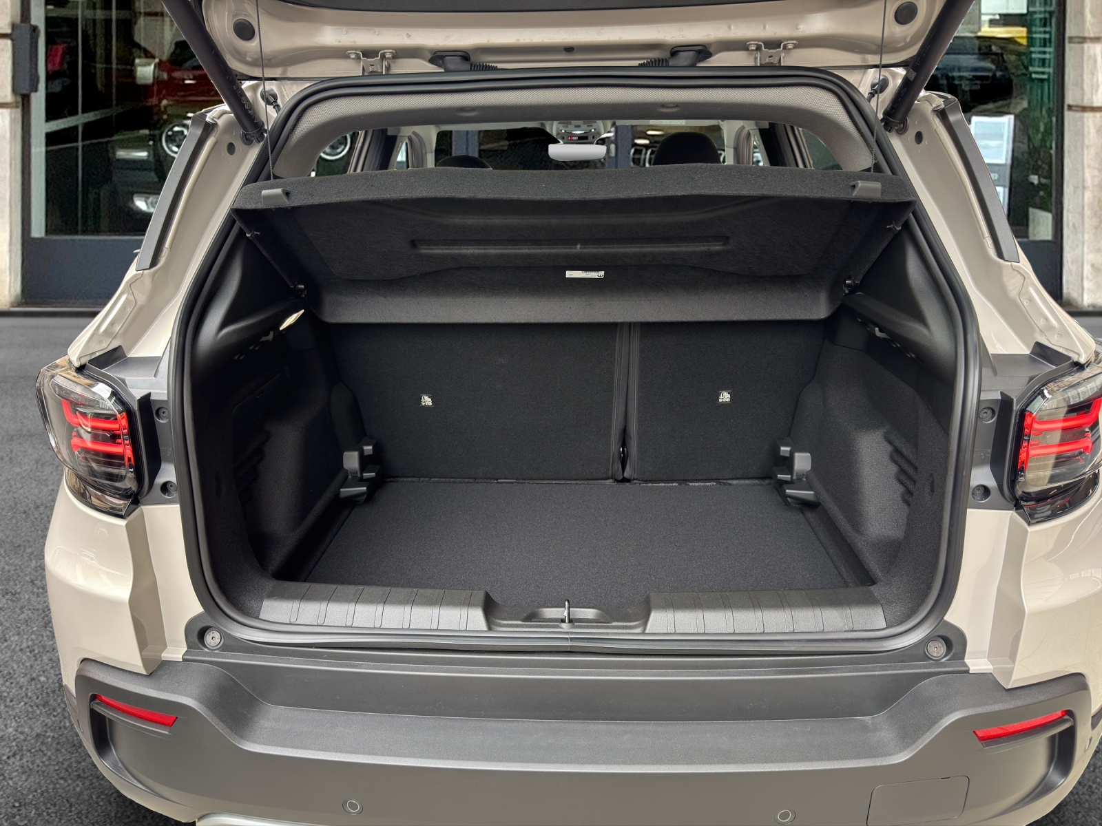 JEEP Avenger 1.2 Turbo MHEV Summit-image-17