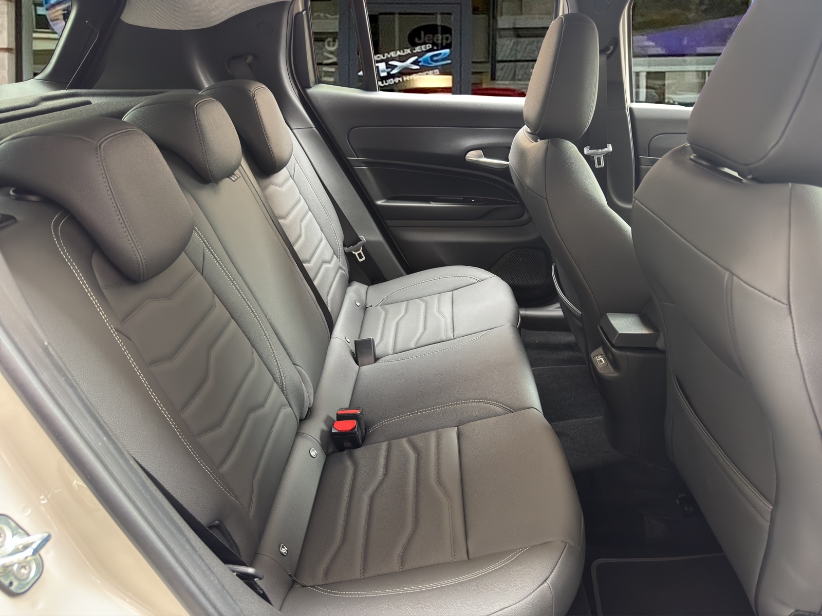 JEEP Avenger 1.2 Turbo MHEV Summit-image-15