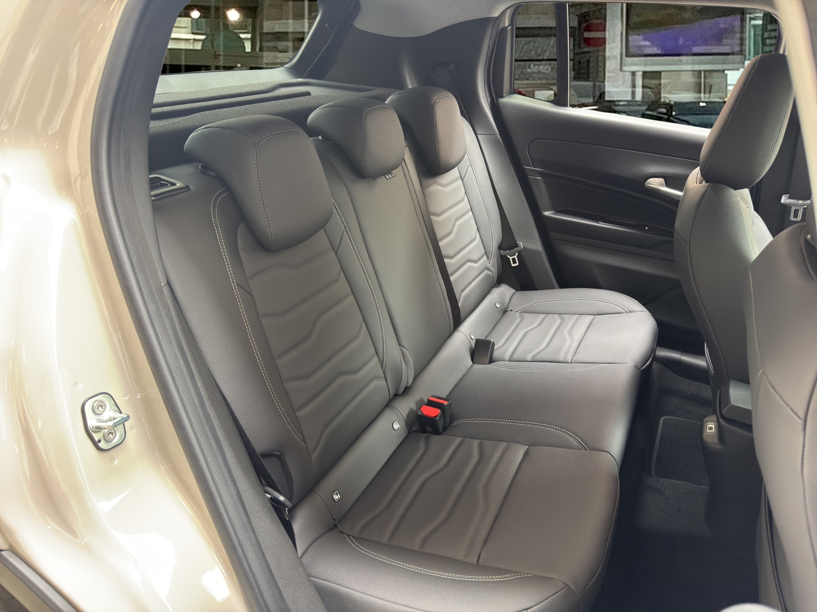 JEEP Avenger 1.2 Turbo MHEV Summit-image-16