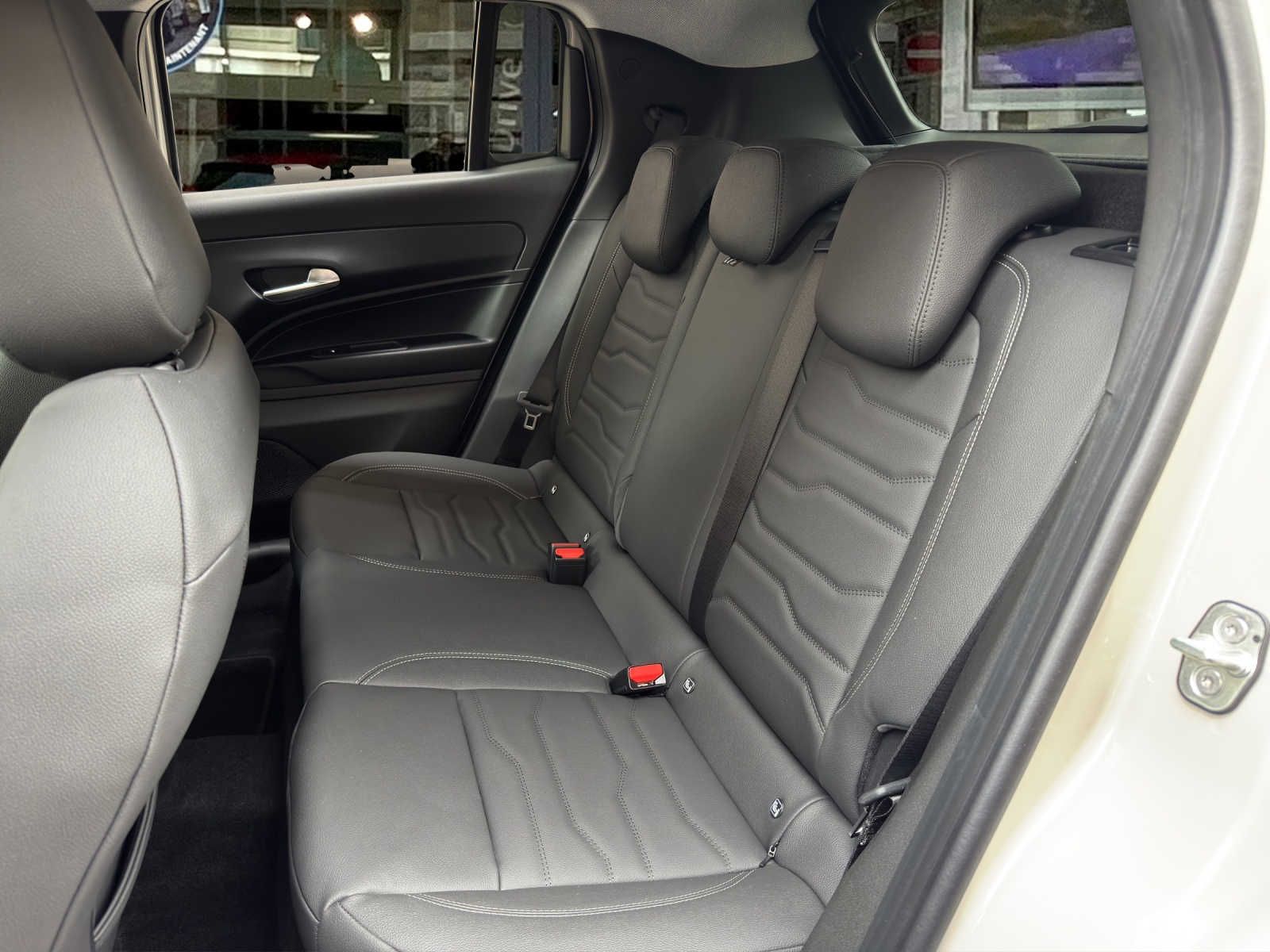 JEEP Avenger 1.2 Turbo MHEV Summit-image-11