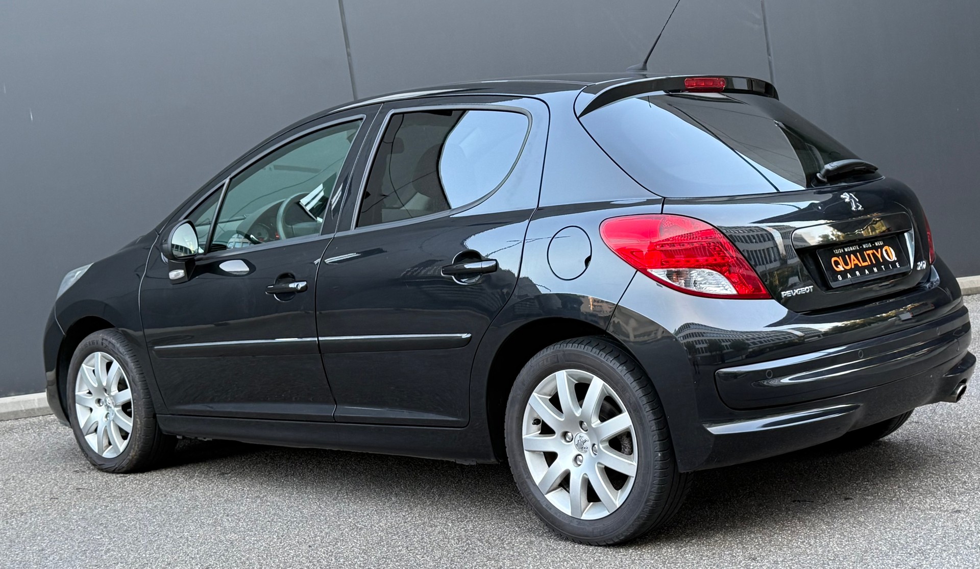 PEUGEOT 207 1.6 16V Lion Edition Automatic-image-2