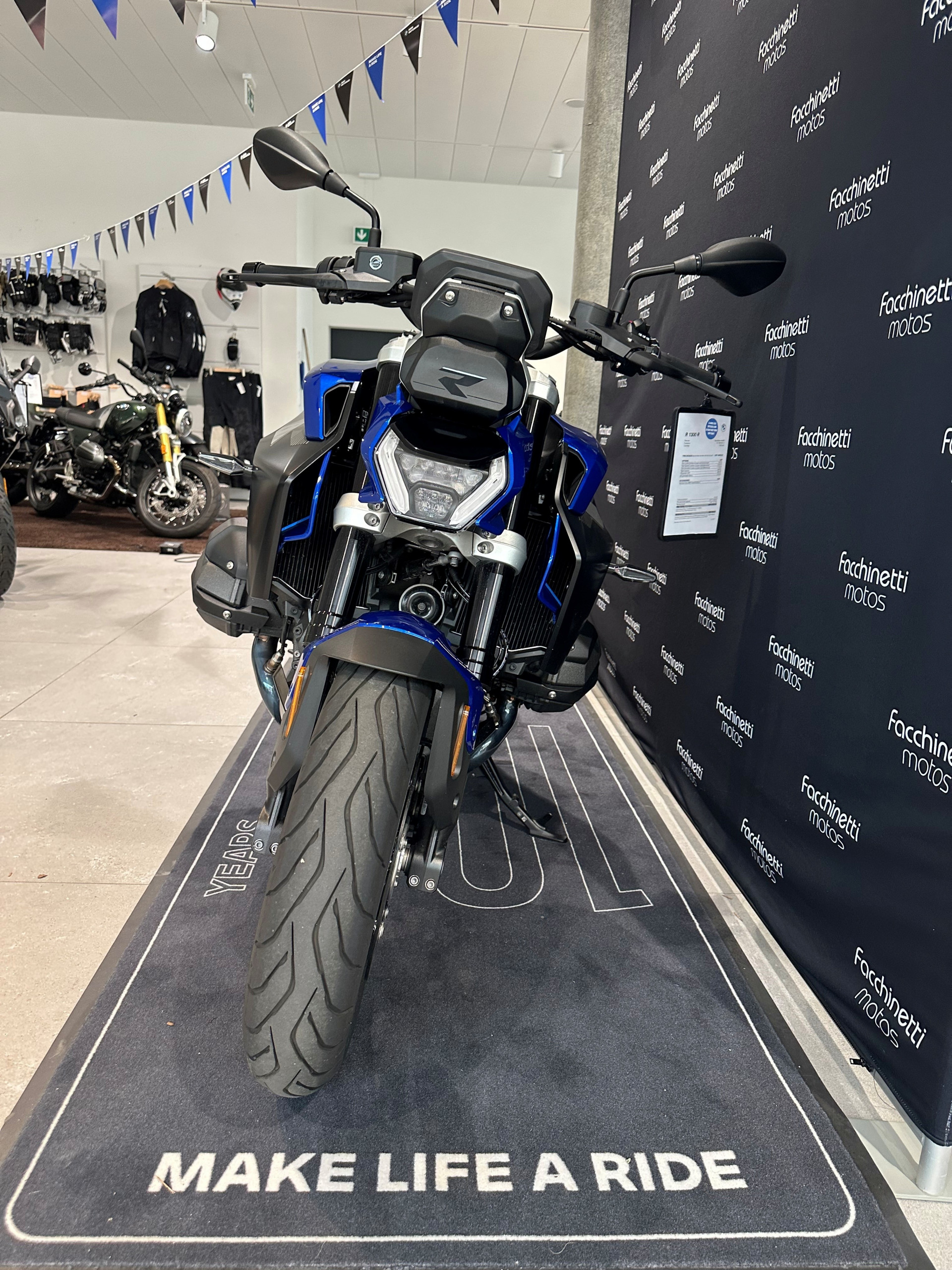 BMW R 1300 R-image-1