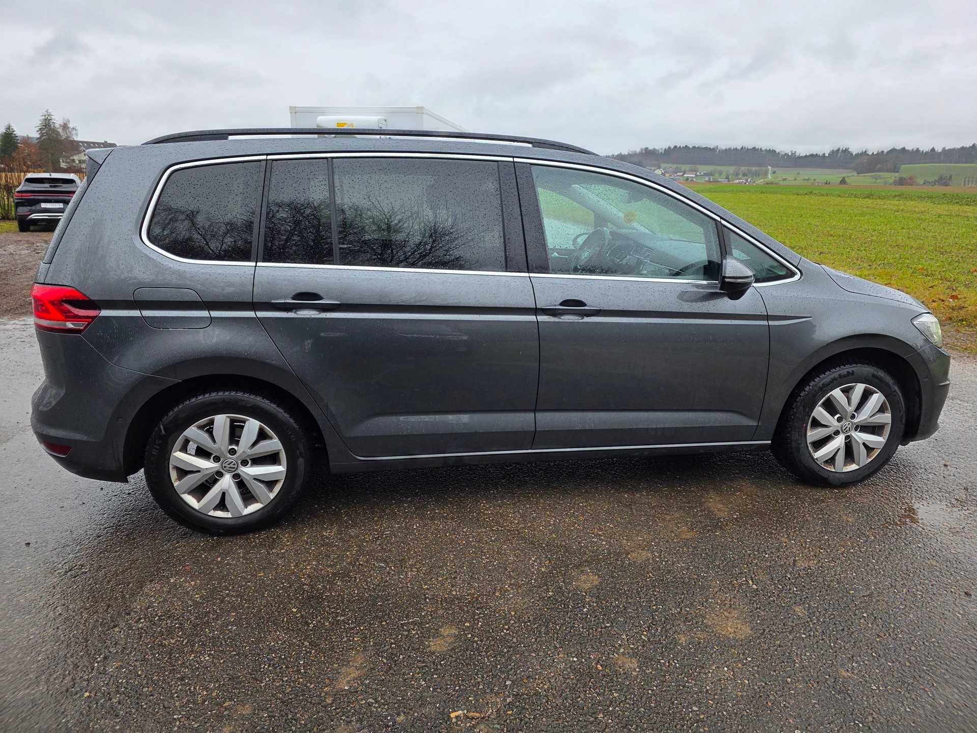 VW Touran 1.6 TDI BlueMotion Technology Family-image-4