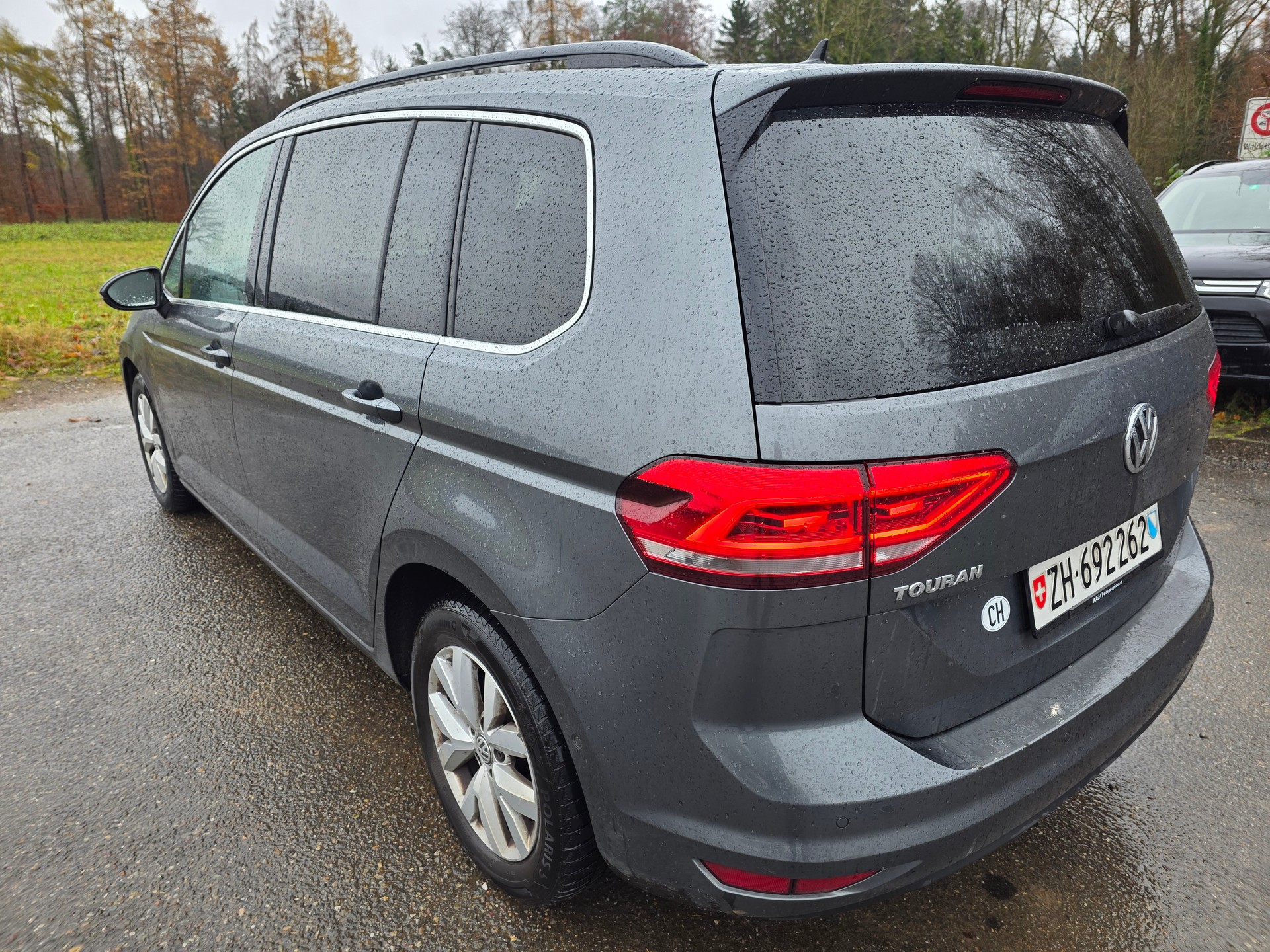 VW Touran 1.6 TDI BlueMotion Technology Family-image-6