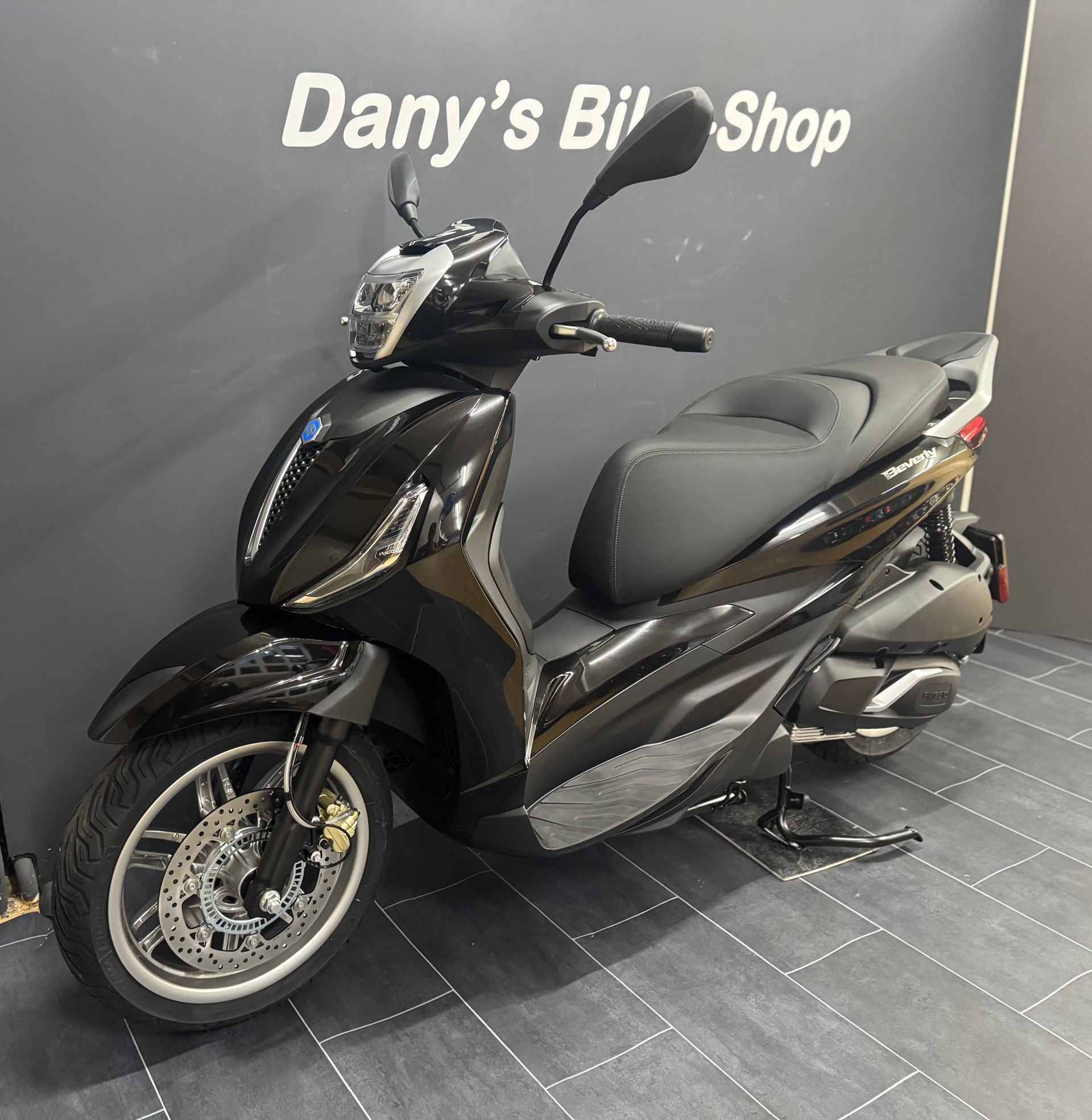PIAGGIO Beverly 310 hpe E5+ (4 Jahre Garantie)-image-1