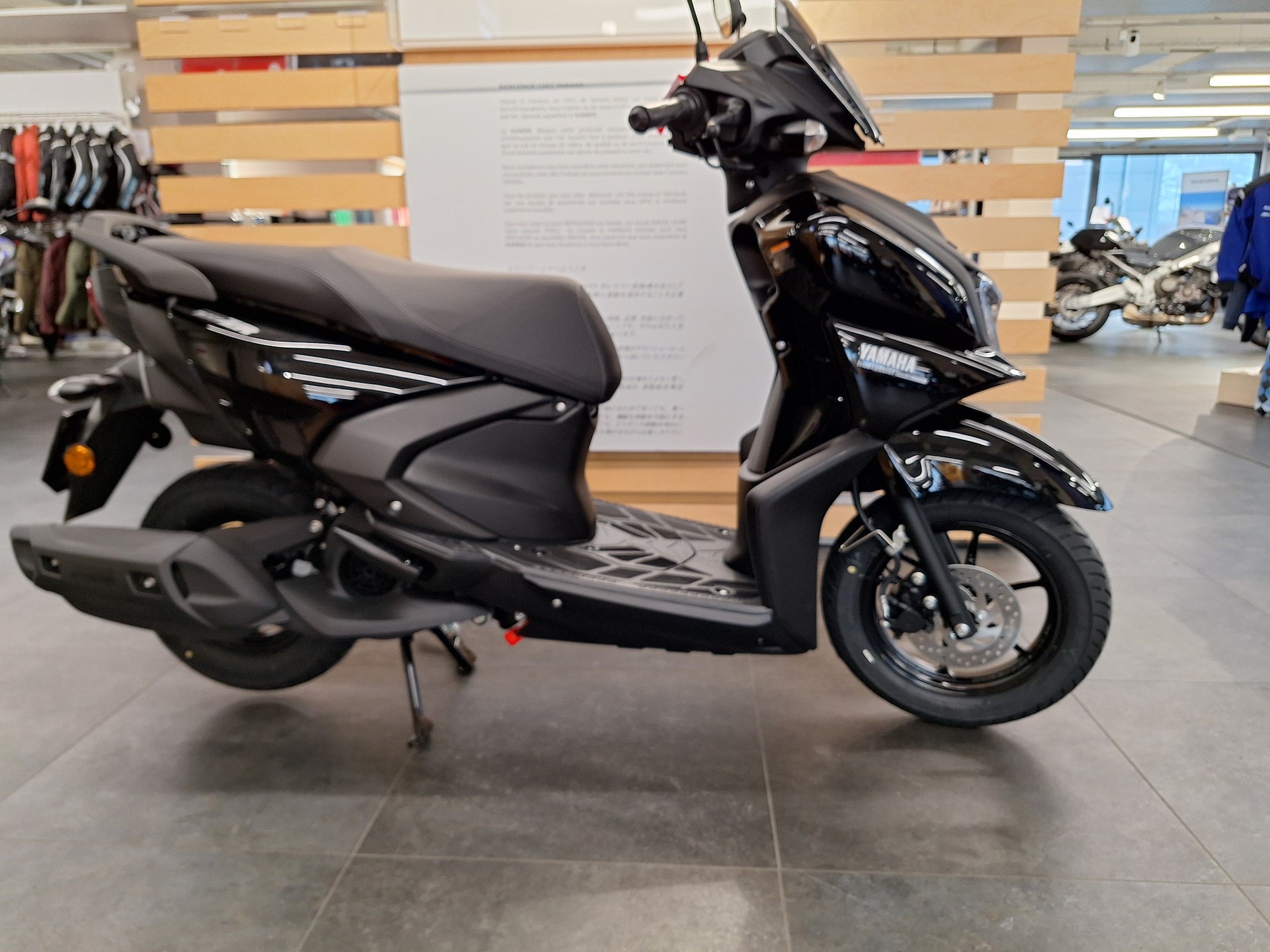 YAMAHA RayZR-image-2