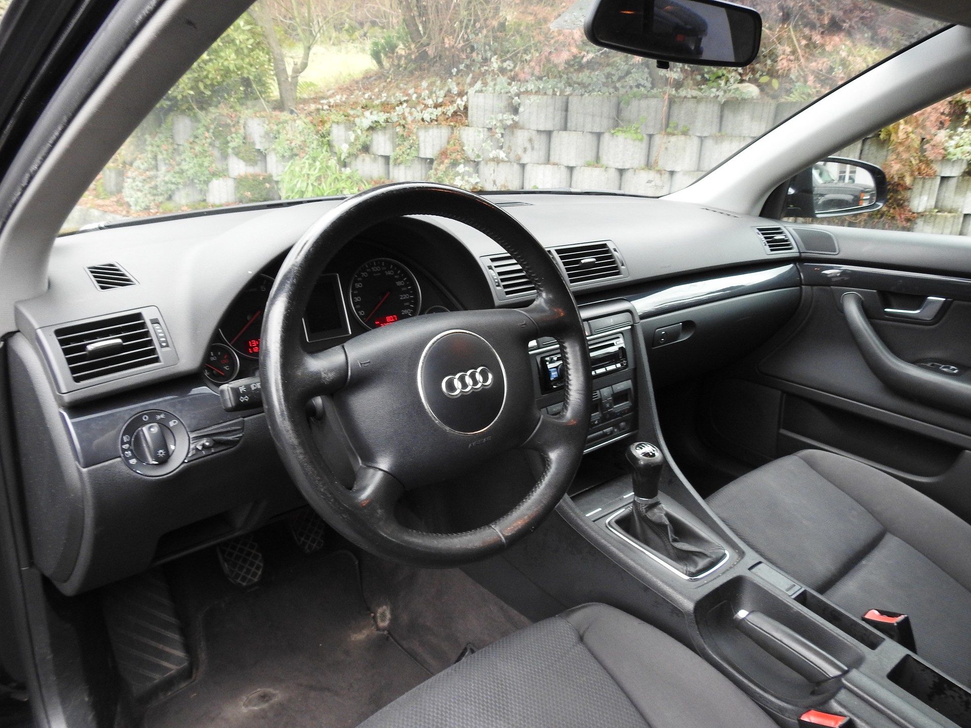 AUDI A4 1,8 V6-image-8