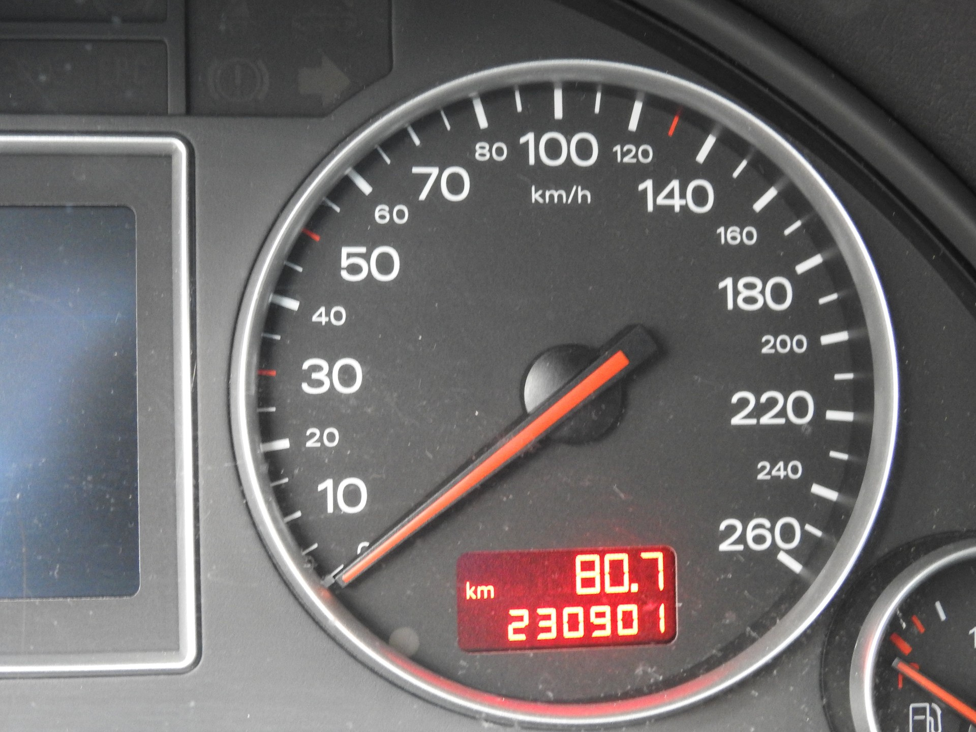 AUDI A4 1,8 V6-image-13