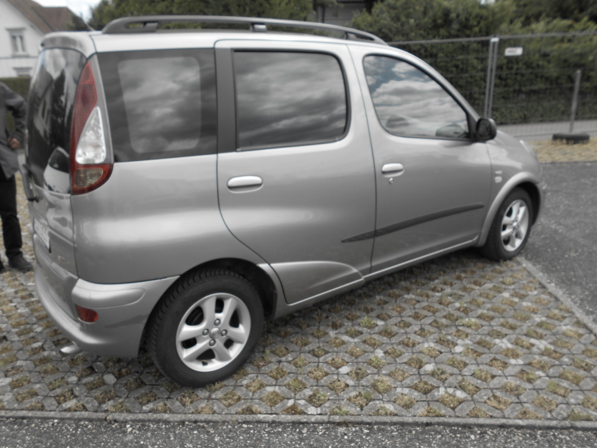 TOYOTA Yaris Verso 1.3 Linea SOL-image-1