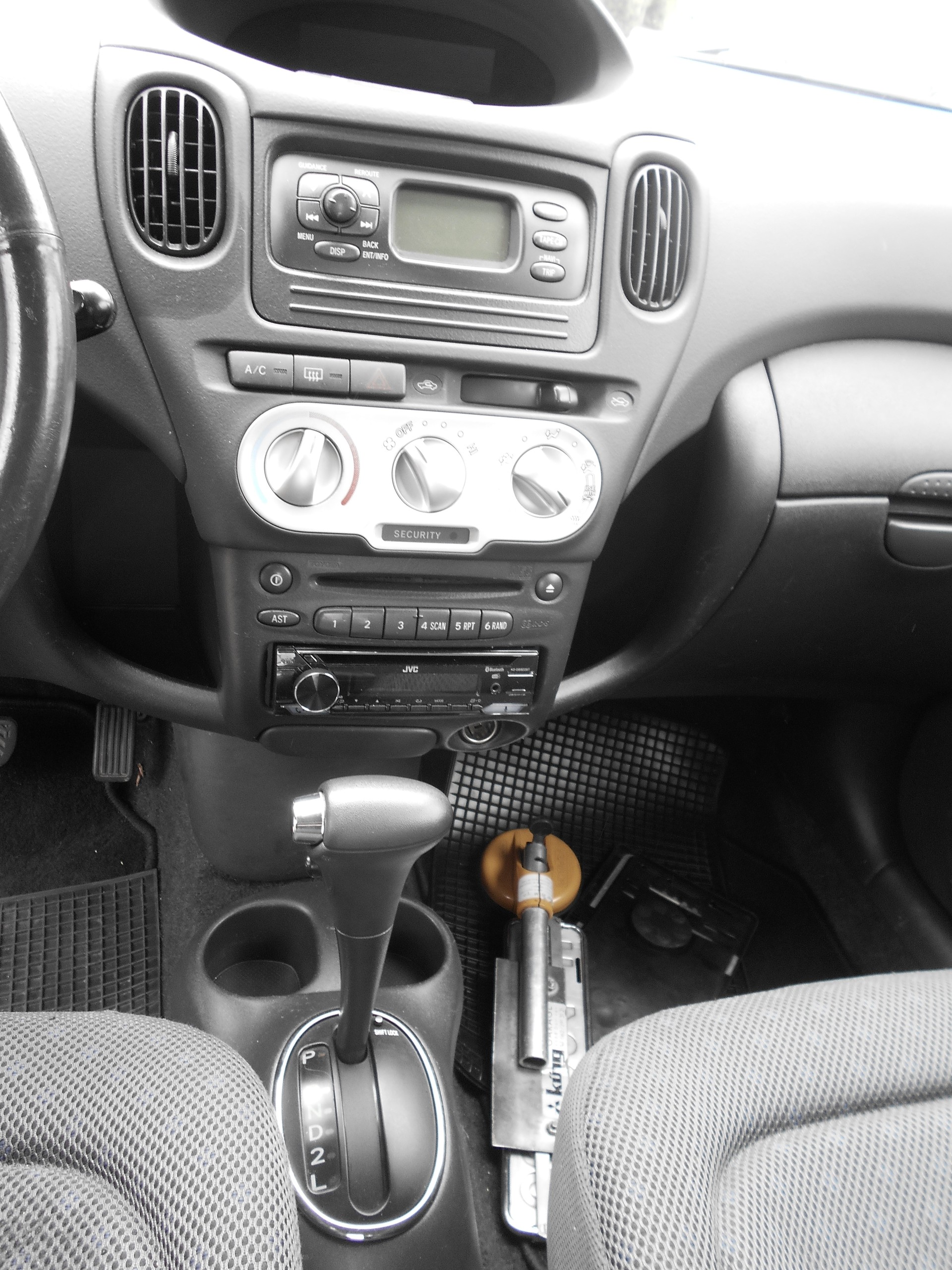 TOYOTA Yaris Verso 1.3 Linea SOL-image-9