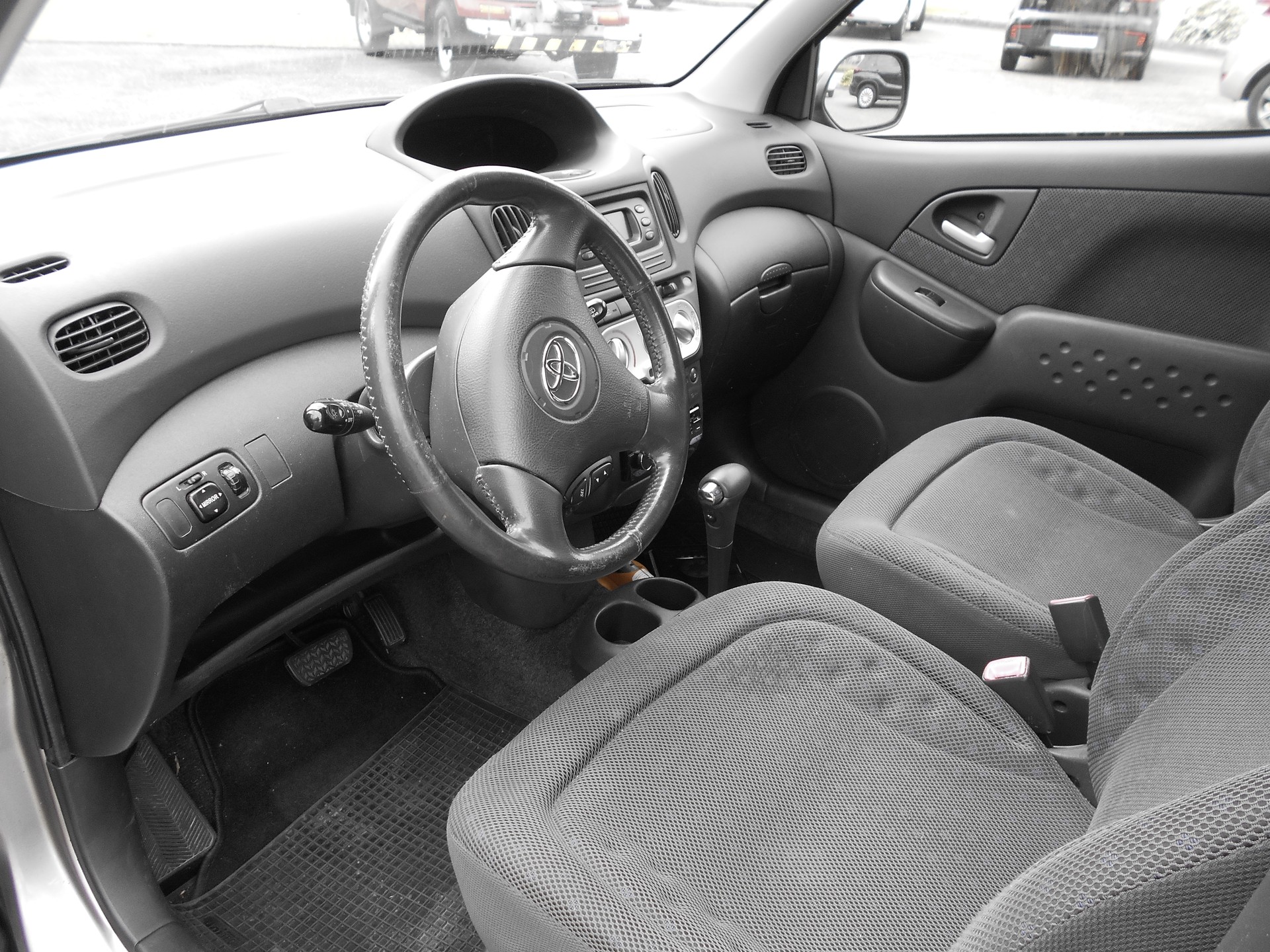 TOYOTA Yaris Verso 1.3 Linea SOL-image-4