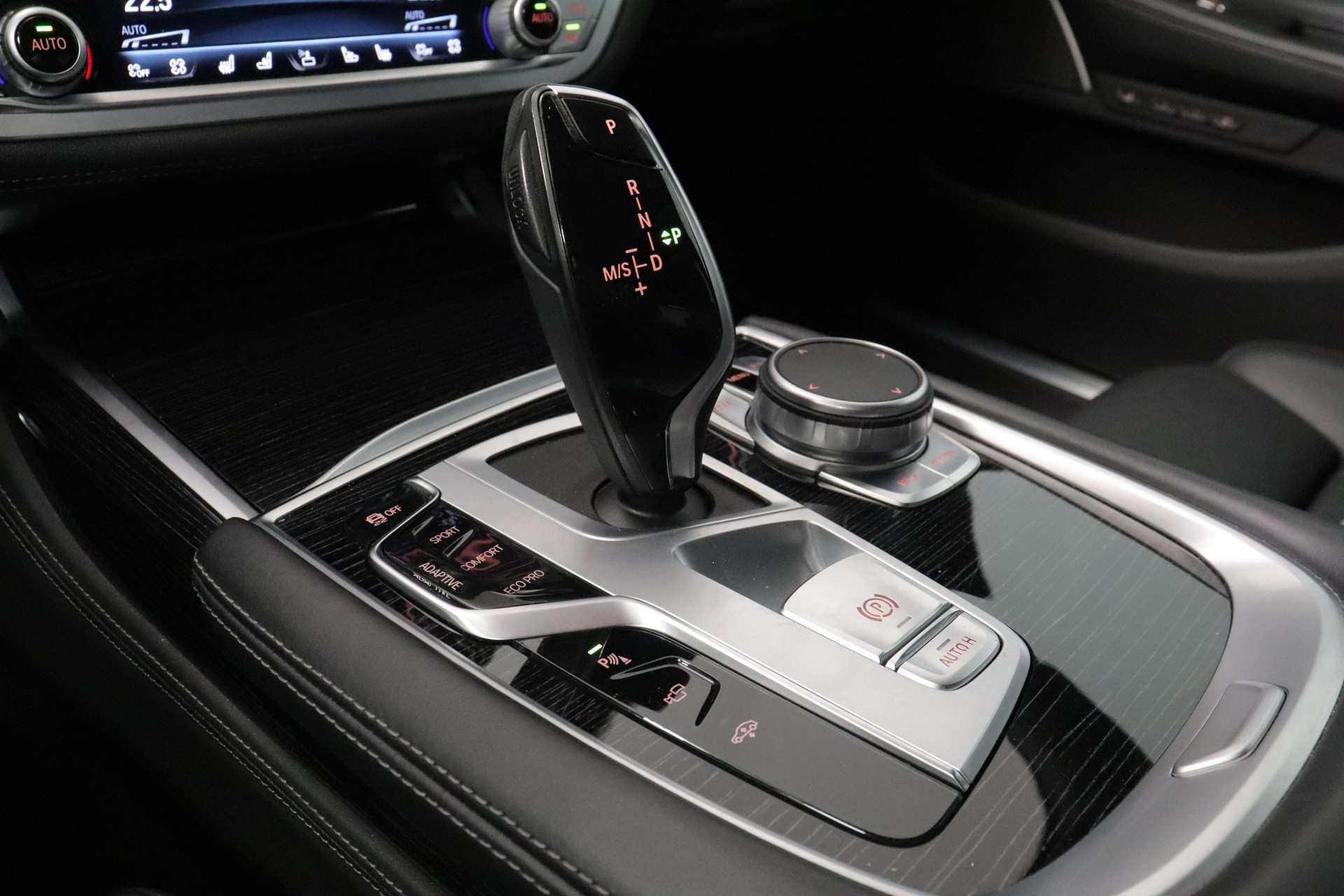 BMW 740d xDrive-image-15
