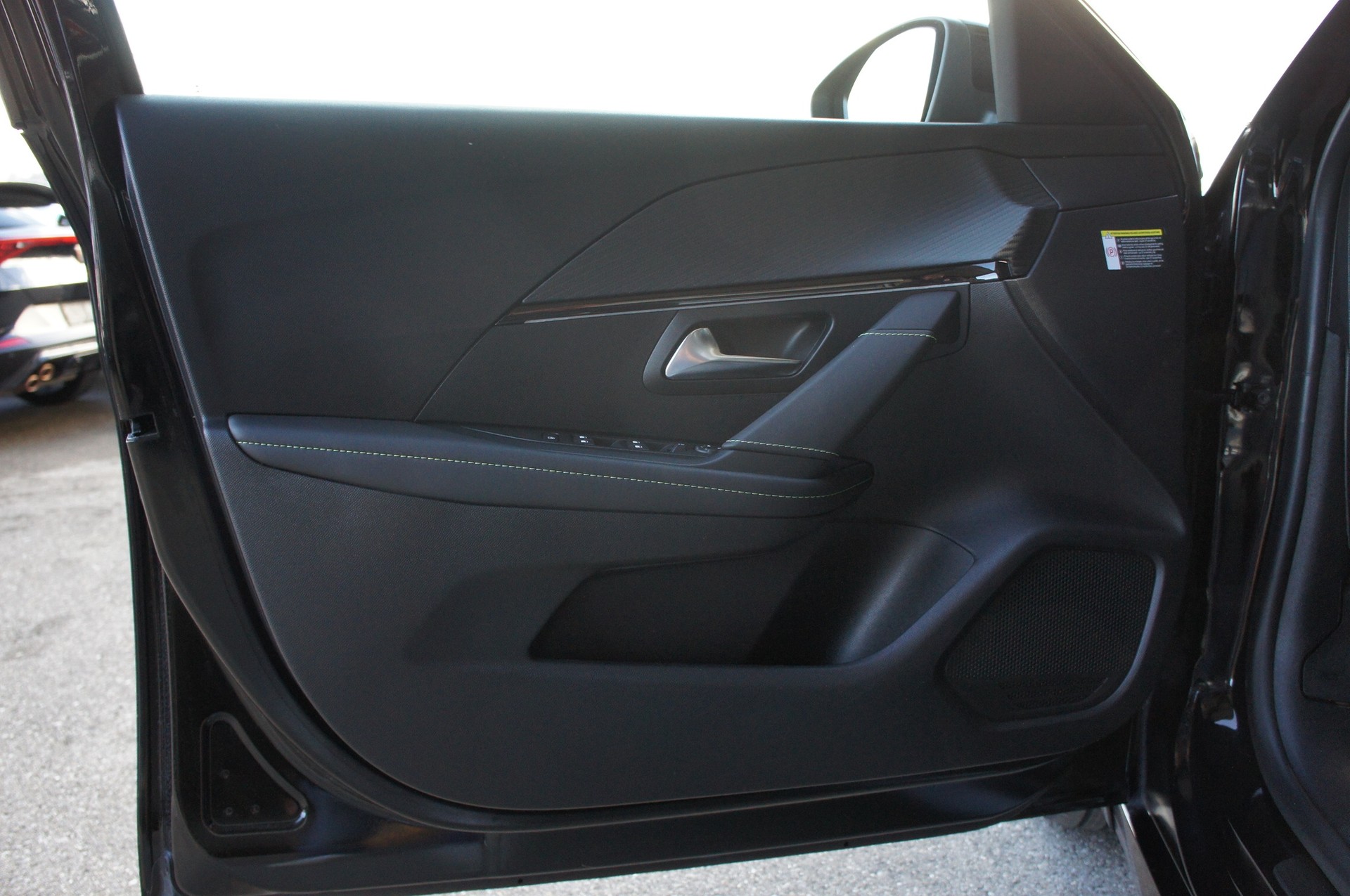 PEUGEOT 208 1.2 MHEV 145 GT-image-10