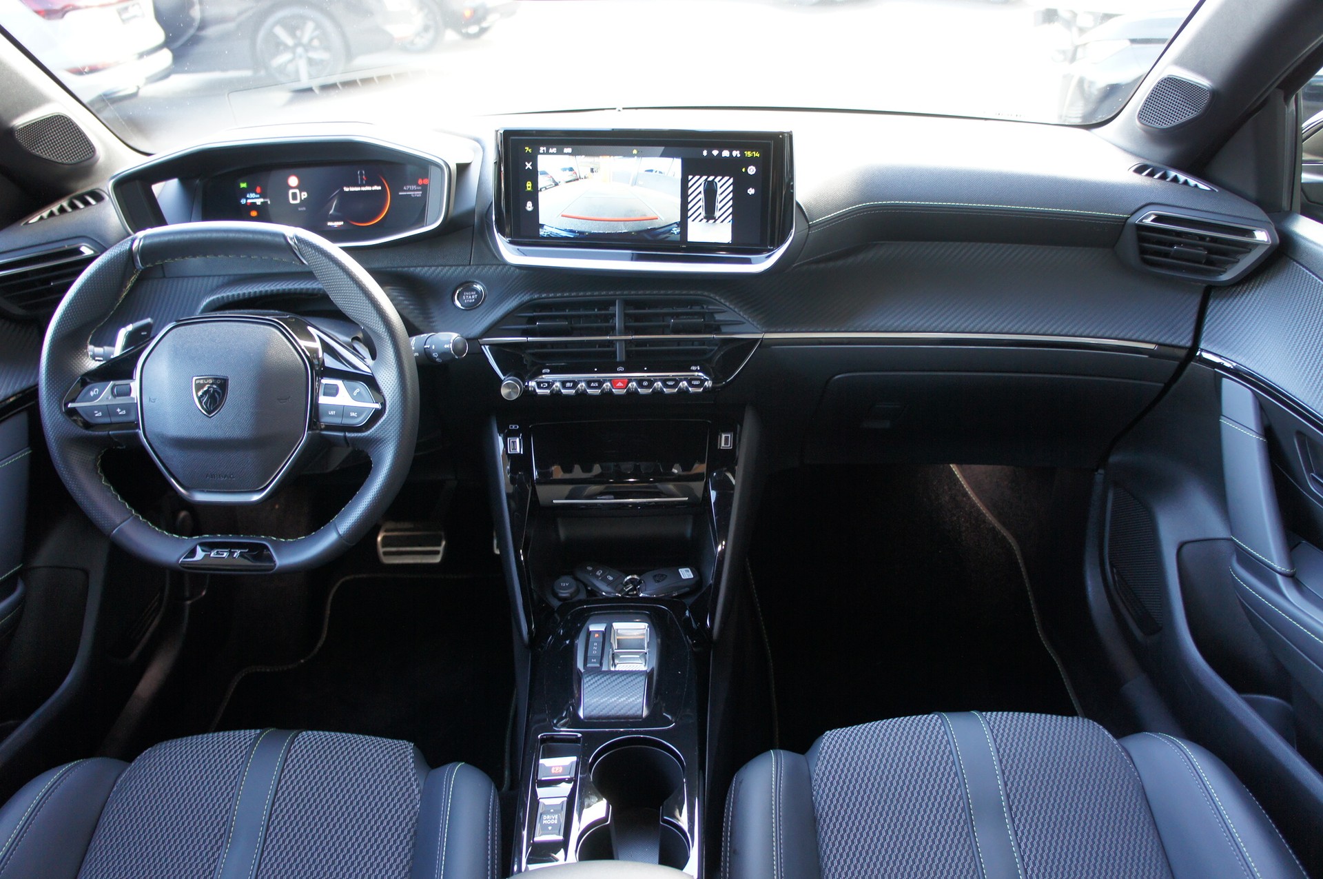 PEUGEOT 208 1.2 MHEV 145 GT-image-9