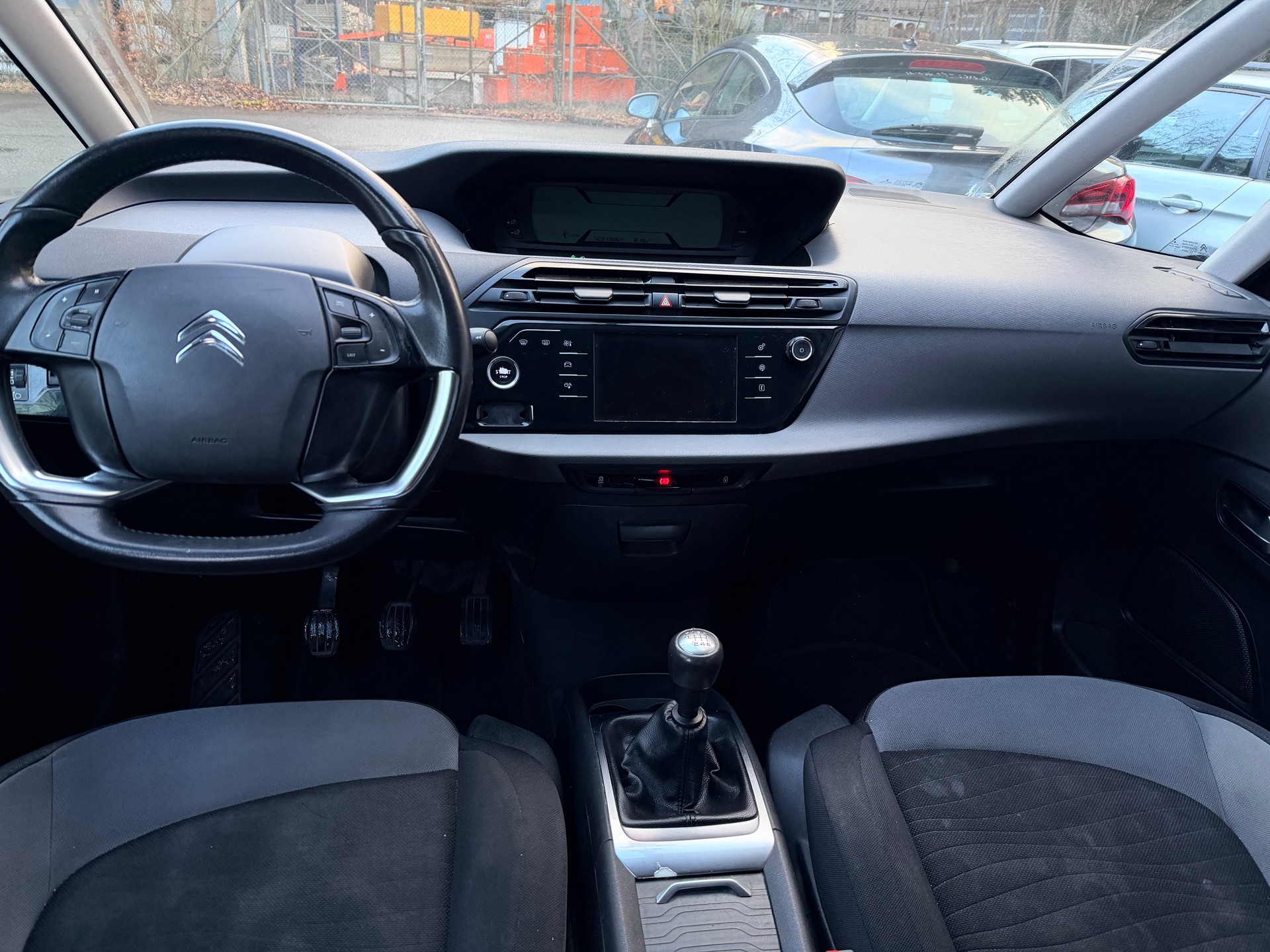 CITROEN Grand C4 Picasso 1.2 Pure Tech Attraction-image-6