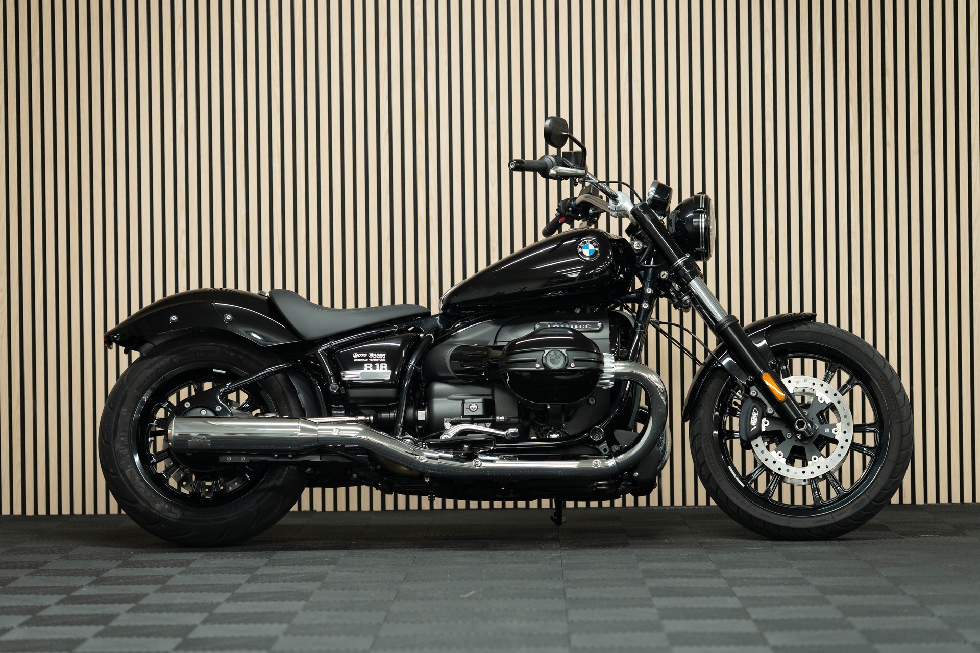 BMW R 18 mit Jekill & Hyde Klappenauspuffanlage-image-0