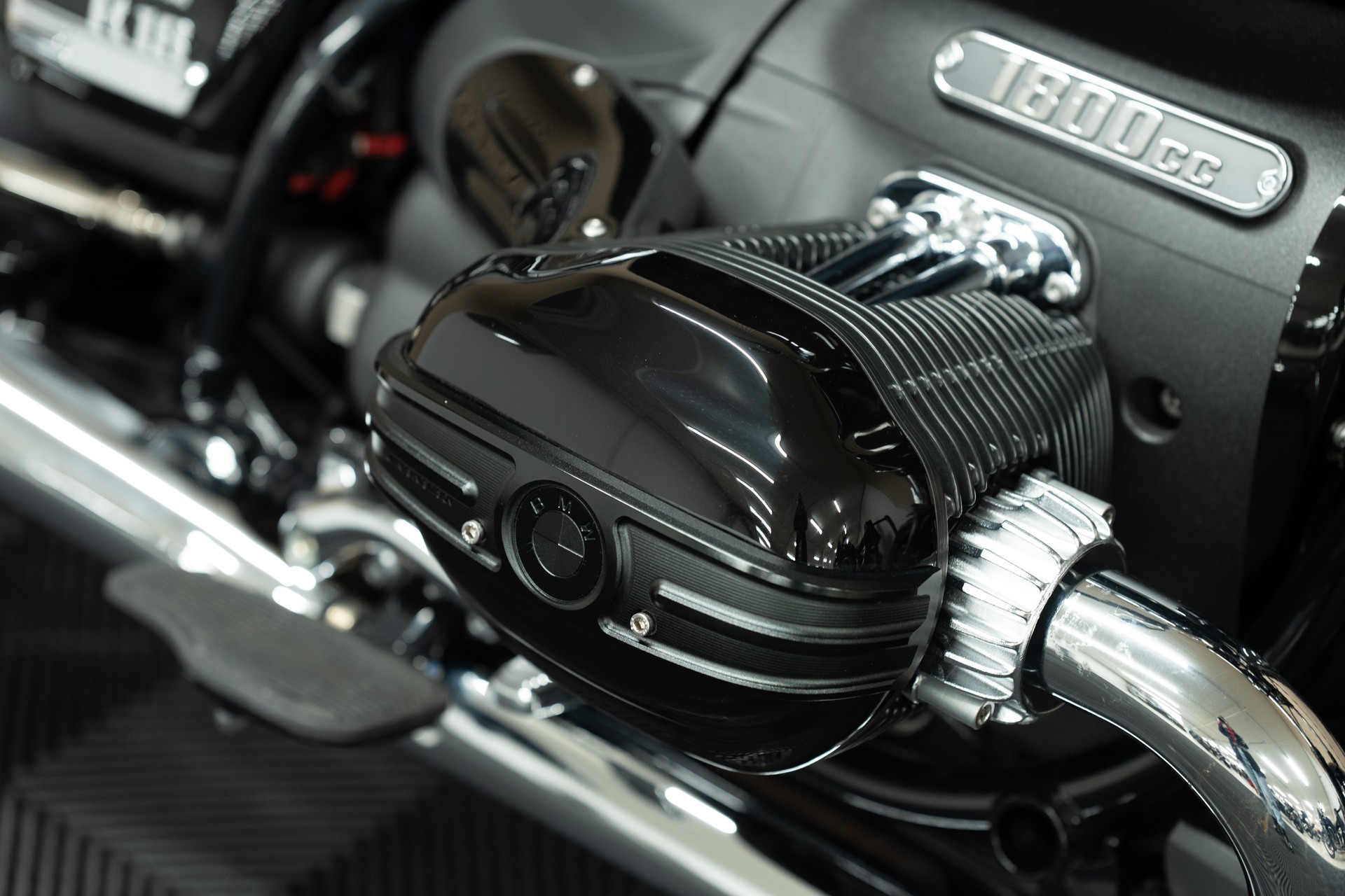 BMW R 18 mit Jekill & Hyde Klappenauspuffanlage-image-7