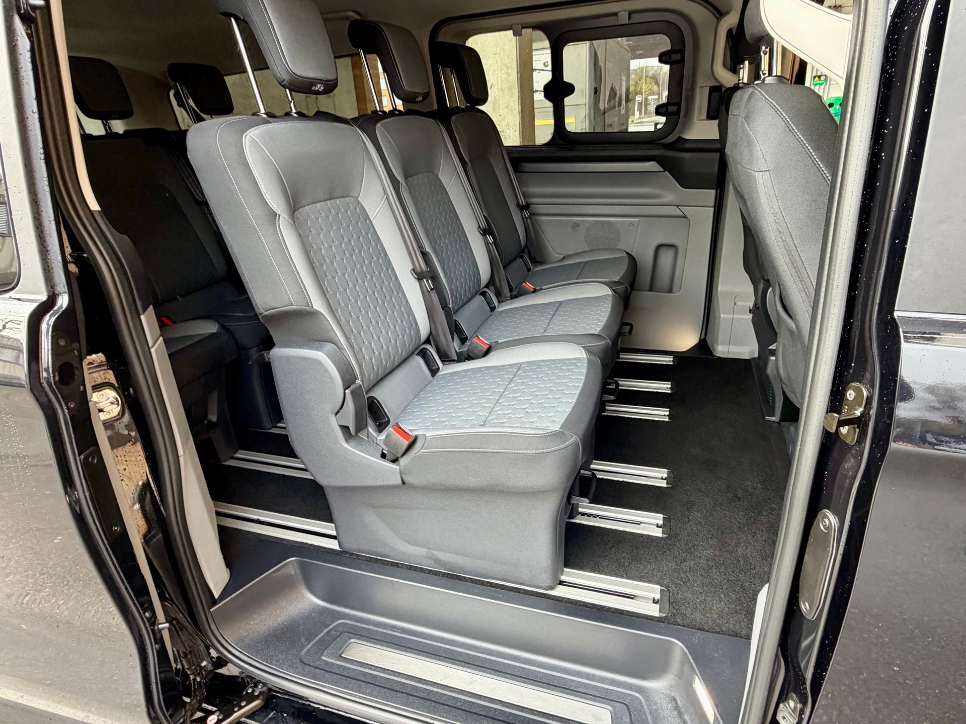 FORD Tourneo Bus 320 L2H1 Titanium Automat 4x4 - 4 Jahre/100000 Km Werksgarantie - AHK --image-7