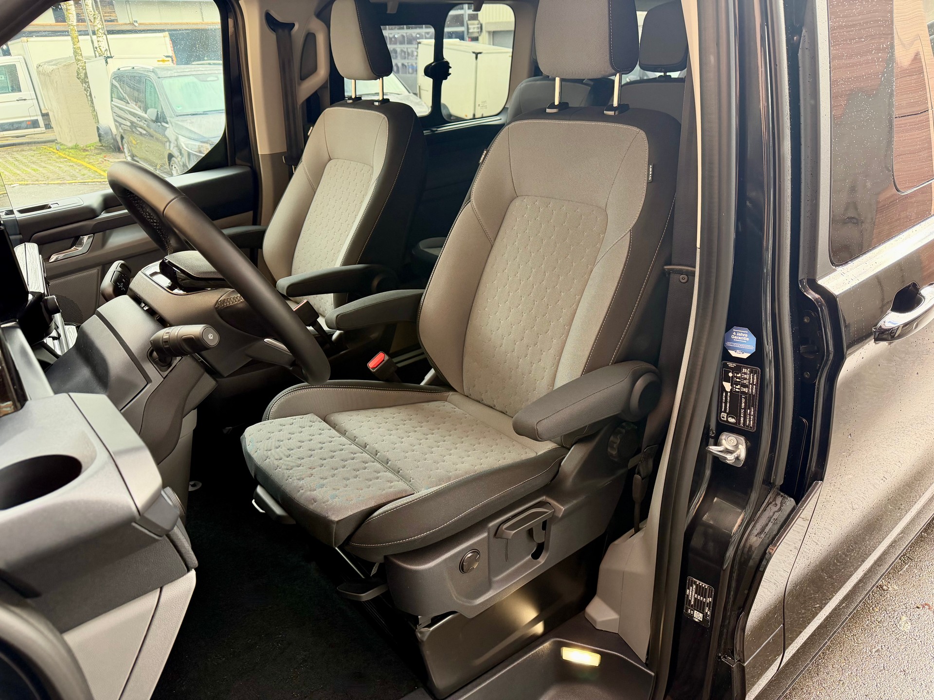 FORD Tourneo Bus 320 L2H1 Titanium Automat 4x4 - 4 Jahre/100000 Km Werksgarantie - AHK --image-9