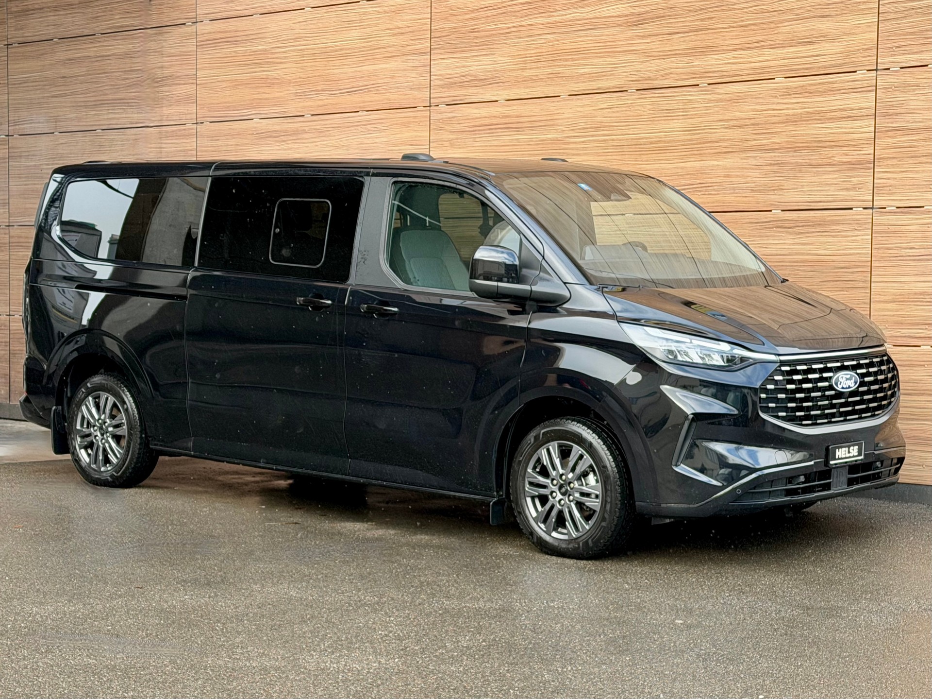 FORD Tourneo Bus 320 L2H1 Titanium Automat 4x4 - 4 Jahre/100000 Km Werksgarantie - AHK --image-1