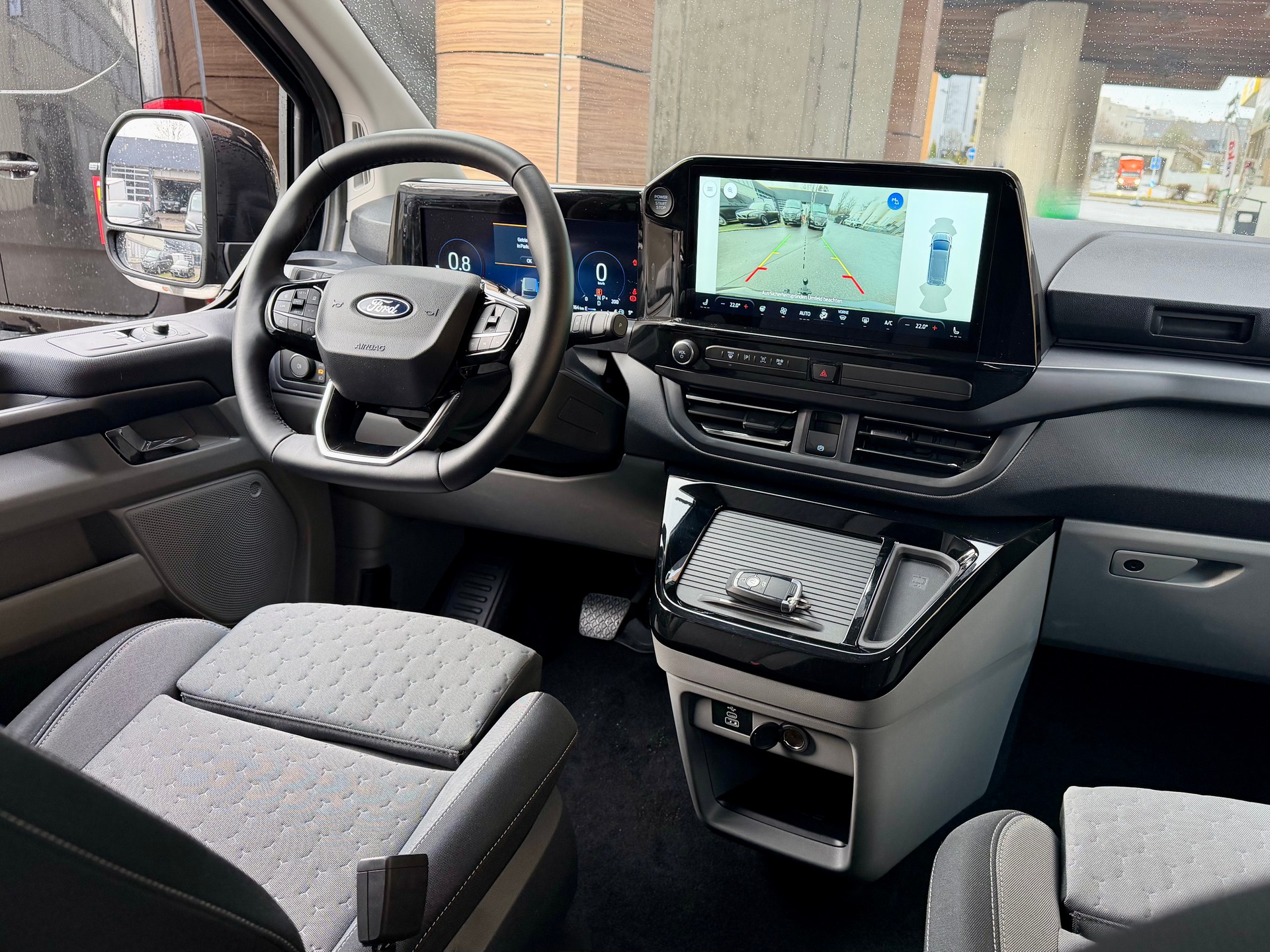 FORD Tourneo Bus 320 L2H1 Titanium Automat 4x4 - 4 Jahre/100000 Km Werksgarantie - AHK --image-13