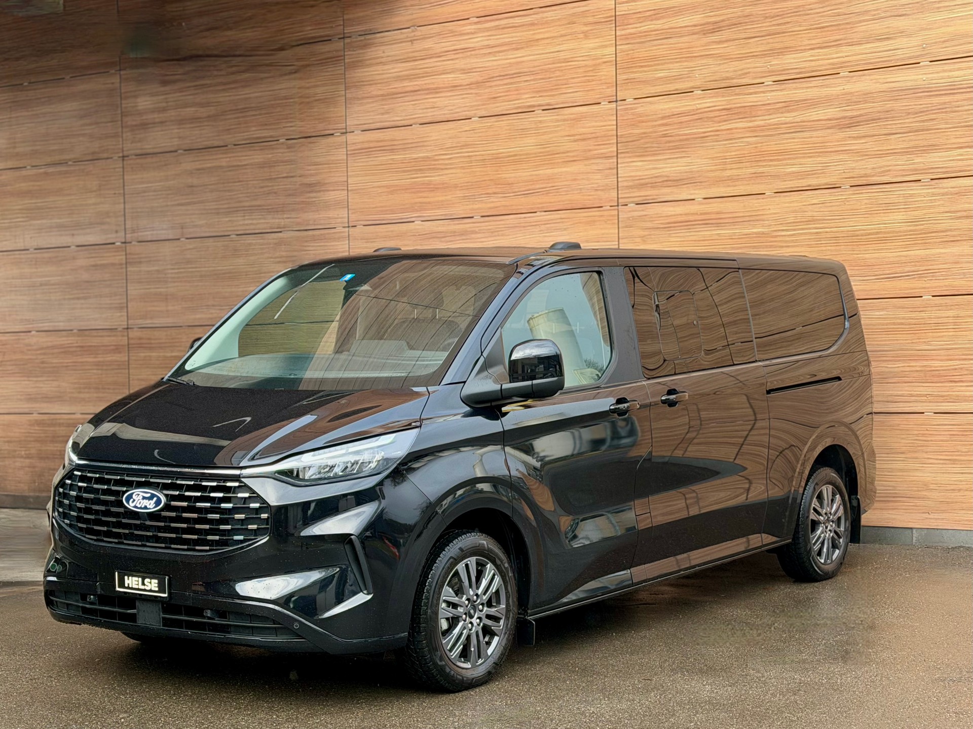 FORD Tourneo Bus 320 L2H1 Titanium Automat 4x4 - 4 Jahre/100000 Km Werksgarantie - AHK -