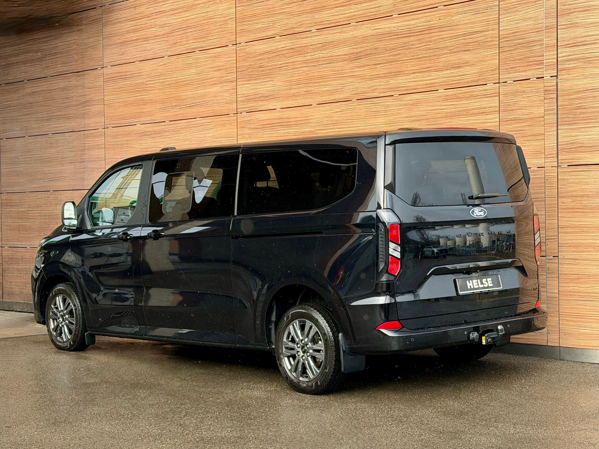 FORD Tourneo Bus 320 L2H1 Titanium Automat 4x4 - 4 Jahre/100000 Km Werksgarantie - AHK --image-4