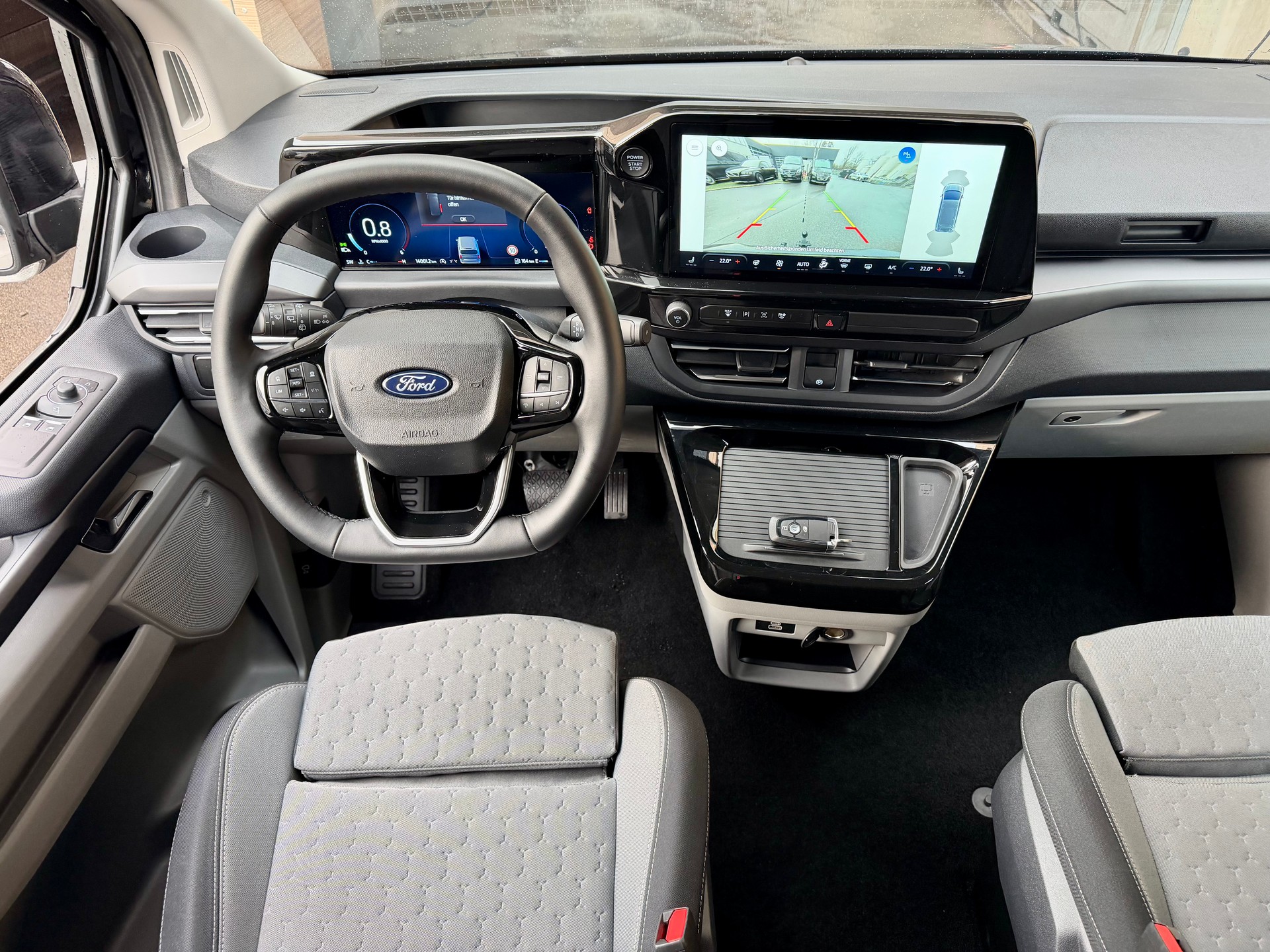 FORD Tourneo Bus 320 L2H1 Titanium Automat 4x4 - 4 Jahre/100000 Km Werksgarantie - AHK --image-12