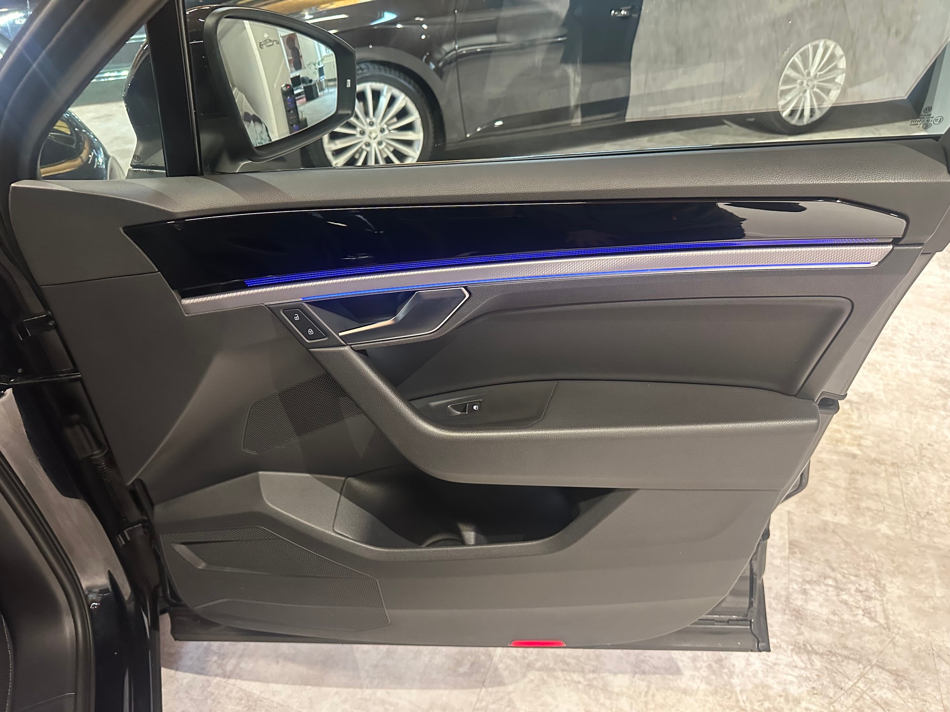 VW Touareg 3.0 TDI R Line Tiptronic/Äusserst gepflegt/Vollausstattung/21 Zoll/El. AHK (3500 kg)/1. Jahr Garantie uvm.-image-21