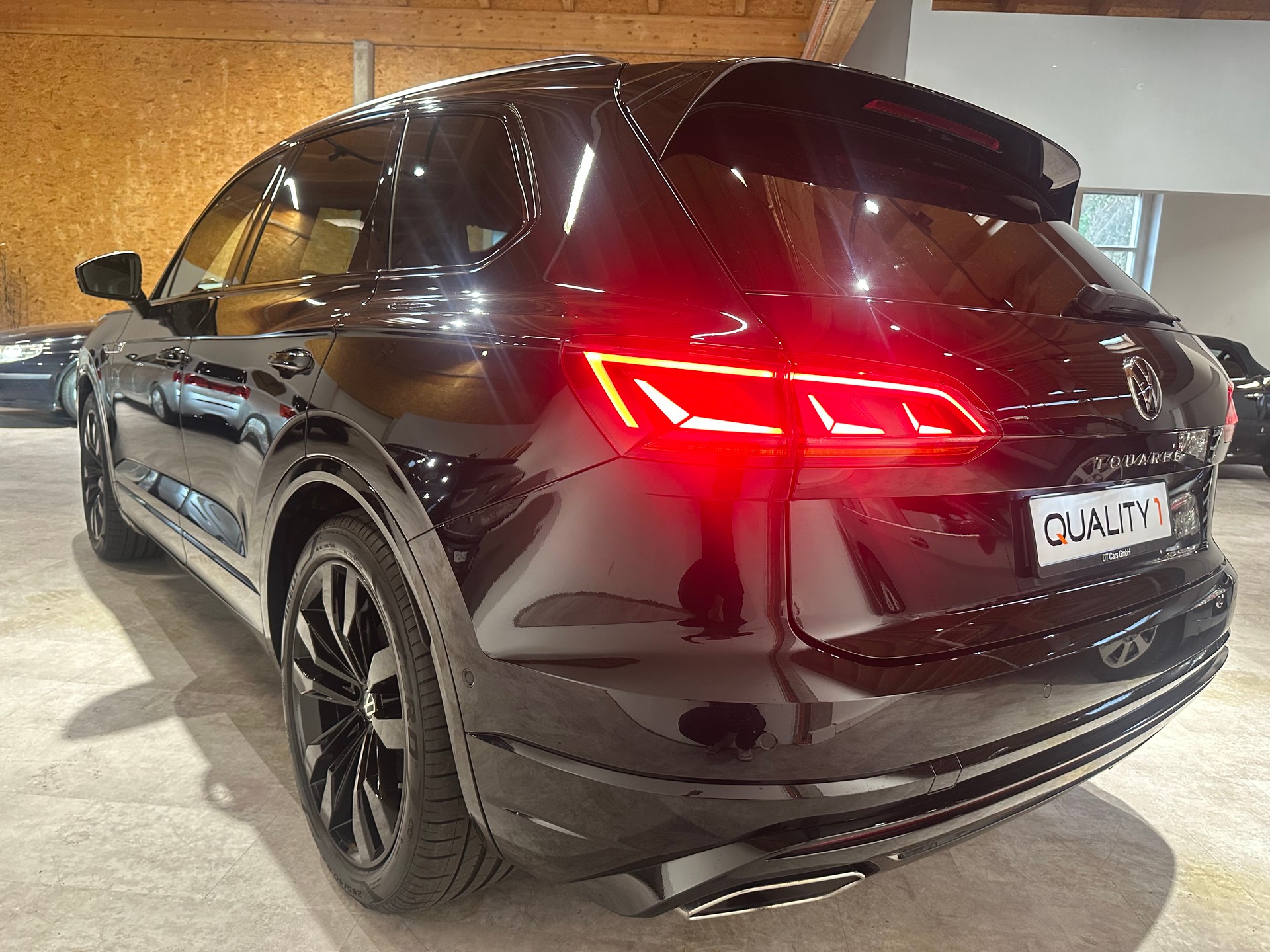 VW Touareg 3.0 TDI R Line Tiptronic/Äusserst gepflegt/Vollausstattung/21 Zoll/El. AHK (3500 kg)/1. Jahr Garantie uvm.-image-4