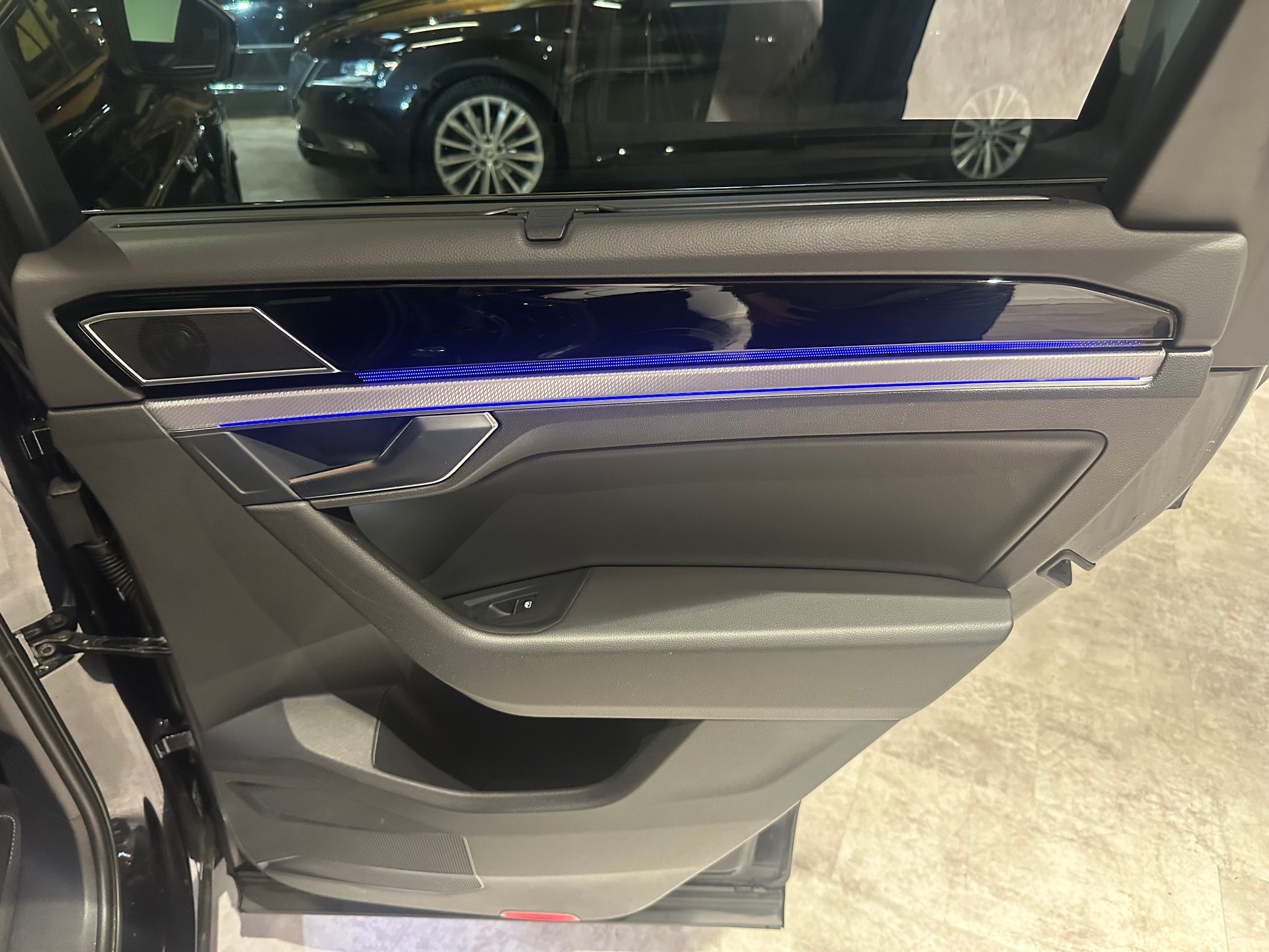 VW Touareg 3.0 TDI R Line Tiptronic/Äusserst gepflegt/Vollausstattung/21 Zoll/El. AHK (3500 kg)/1. Jahr Garantie uvm.-image-27
