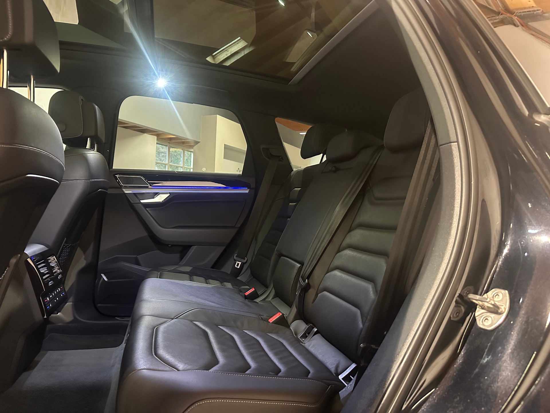 VW Touareg 3.0 TDI R Line Tiptronic/Äusserst gepflegt/Vollausstattung/21 Zoll/El. AHK (3500 kg)/1. Jahr Garantie uvm.-image-23