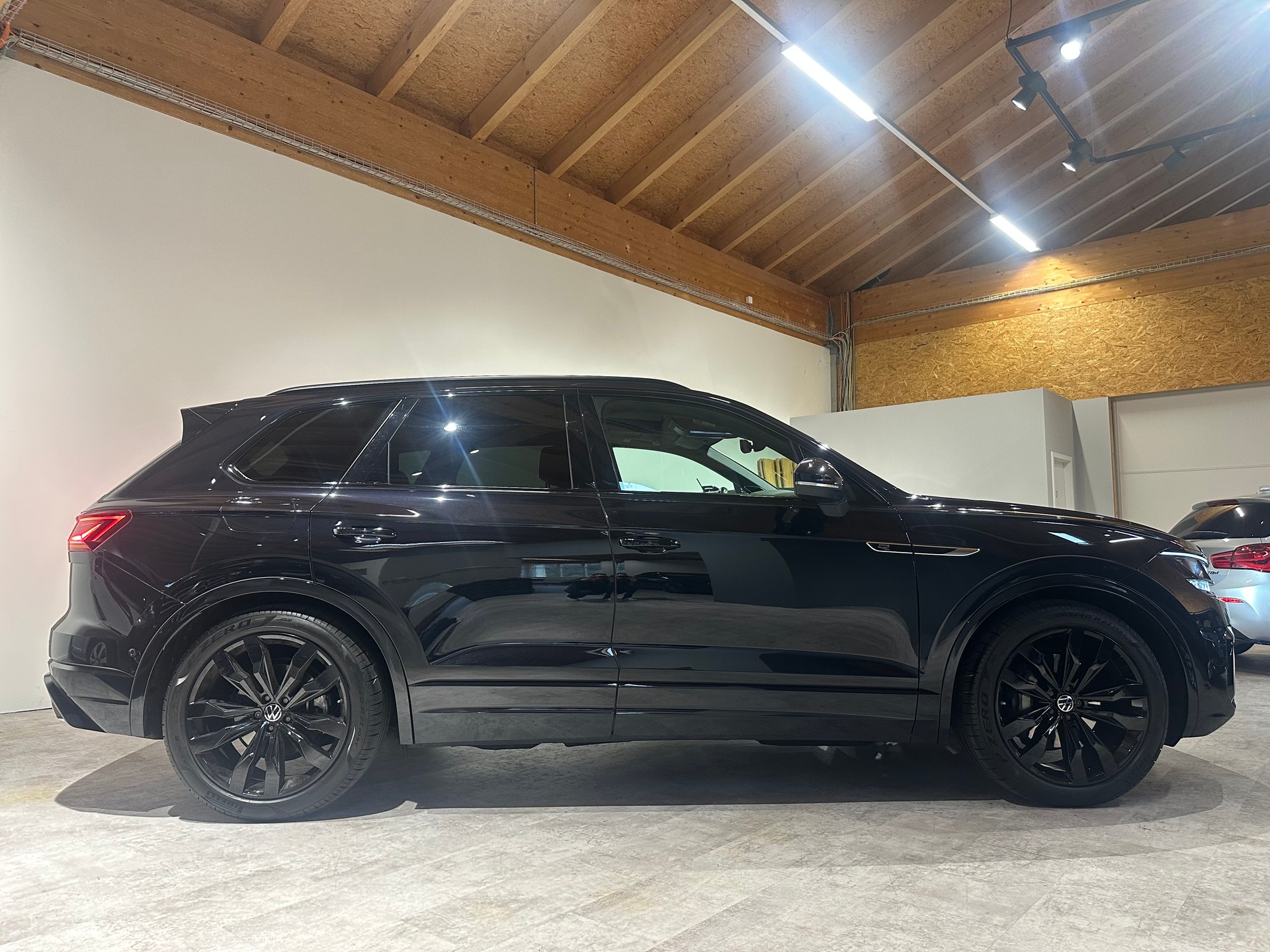 VW Touareg 3.0 TDI R Line Tiptronic/Äusserst gepflegt/Vollausstattung/21 Zoll/El. AHK (3500 kg)/1. Jahr Garantie uvm.-image-10