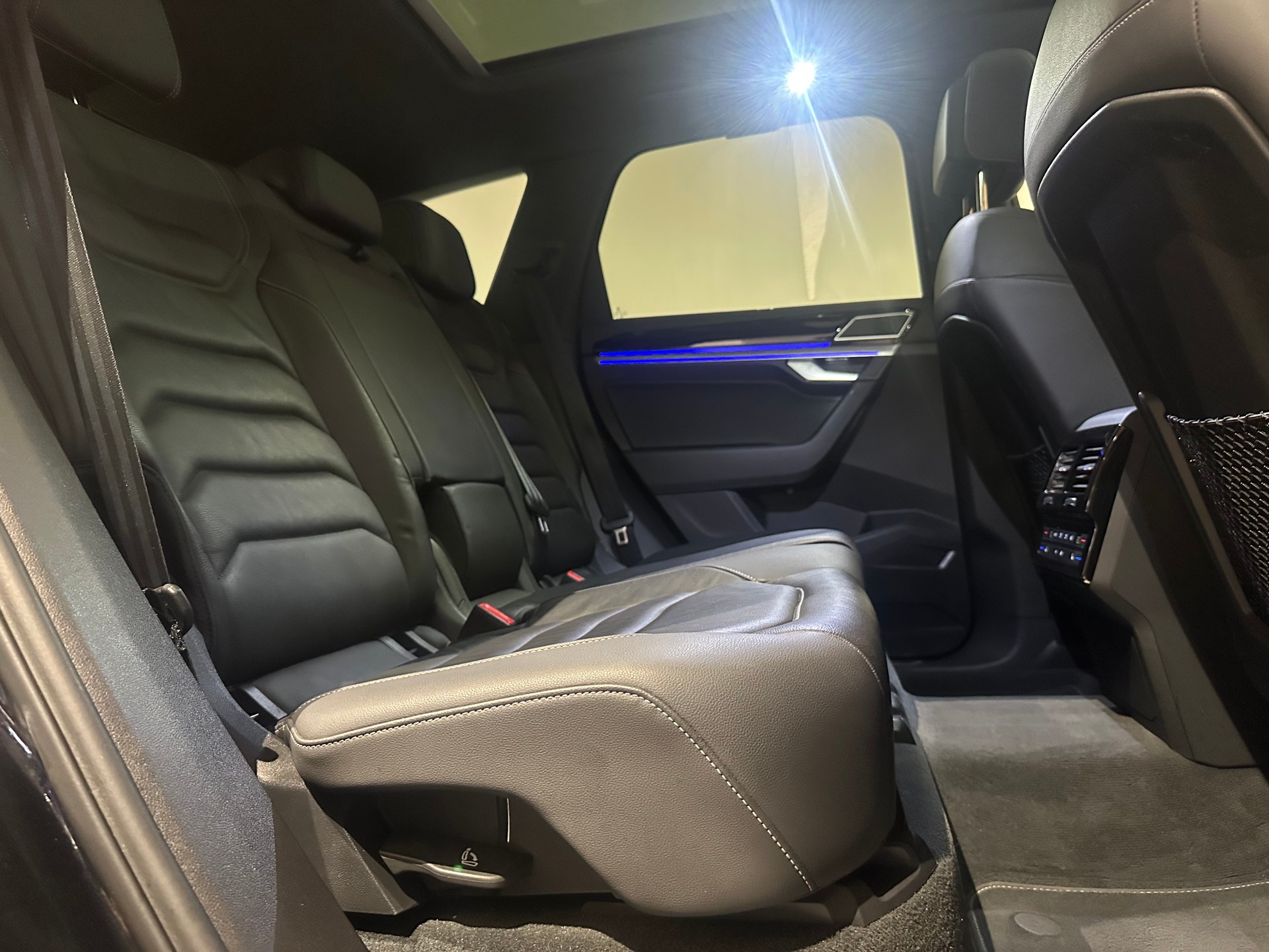 VW Touareg 3.0 TDI R Line Tiptronic/Äusserst gepflegt/Vollausstattung/21 Zoll/El. AHK (3500 kg)/1. Jahr Garantie uvm.-image-26