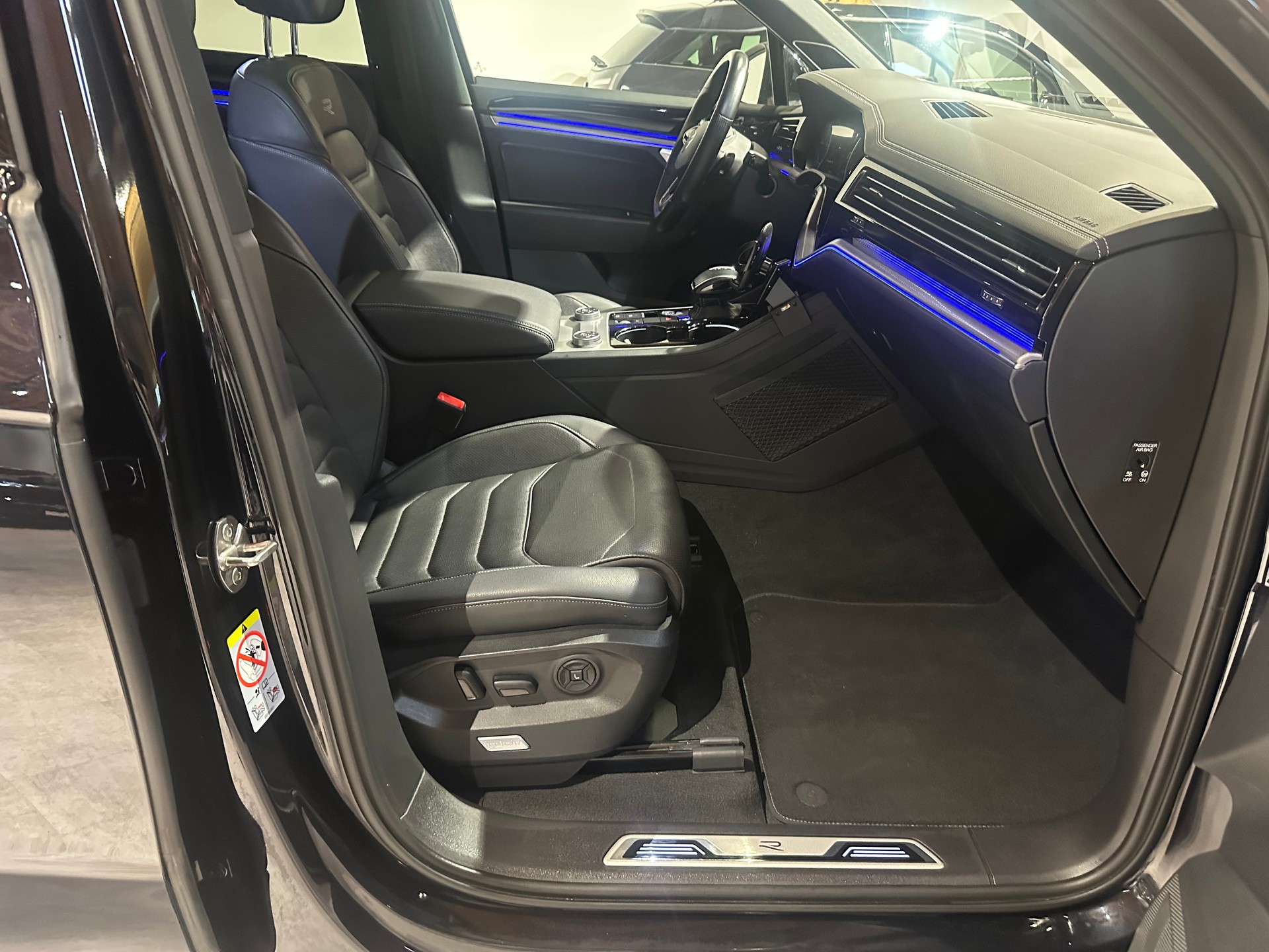 VW Touareg 3.0 TDI R Line Tiptronic/Äusserst gepflegt/Vollausstattung/21 Zoll/El. AHK (3500 kg)/1. Jahr Garantie uvm.-image-19