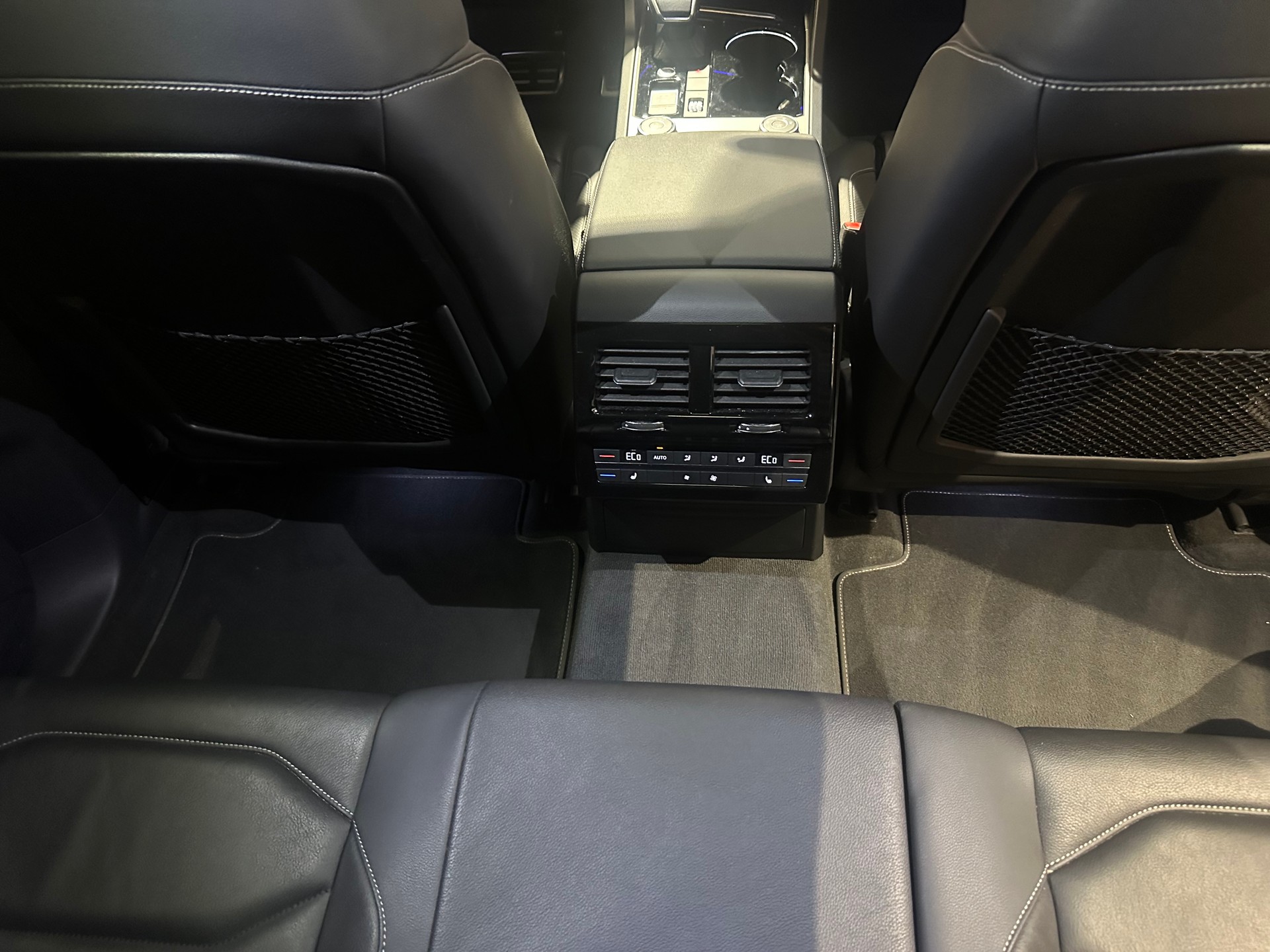 VW Touareg 3.0 TDI R Line Tiptronic/Äusserst gepflegt/Vollausstattung/21 Zoll/El. AHK (3500 kg)/1. Jahr Garantie uvm.-image-28