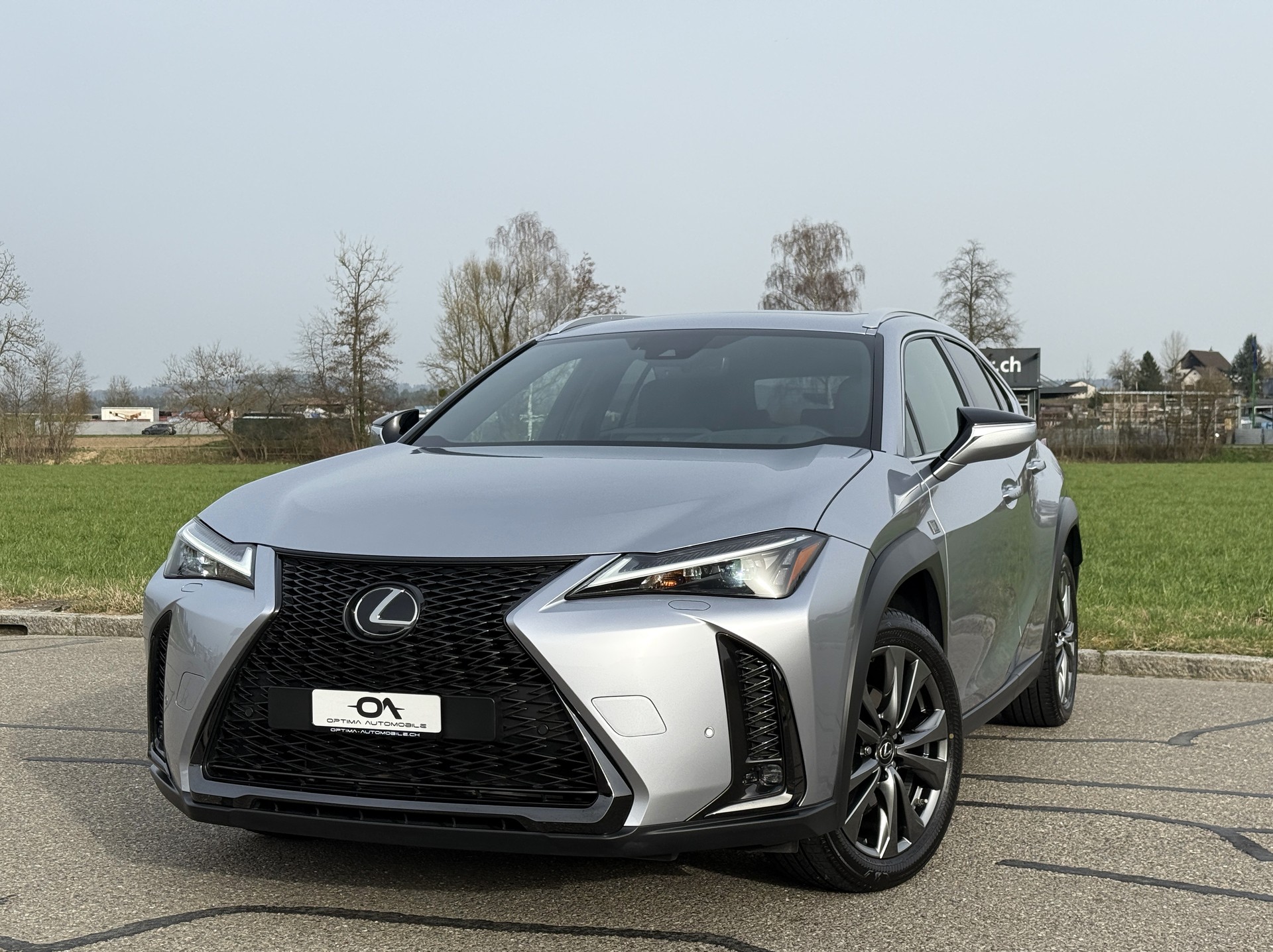 LEXUS UX 250h E-Four *F-LINE* AWD - *NEUWERTIG & MEGA-AUSSTATTUNG* - *10 JAHRE GARANTIE & SERVICE* - *8-FACH ALU 18"*-showroom-element-1