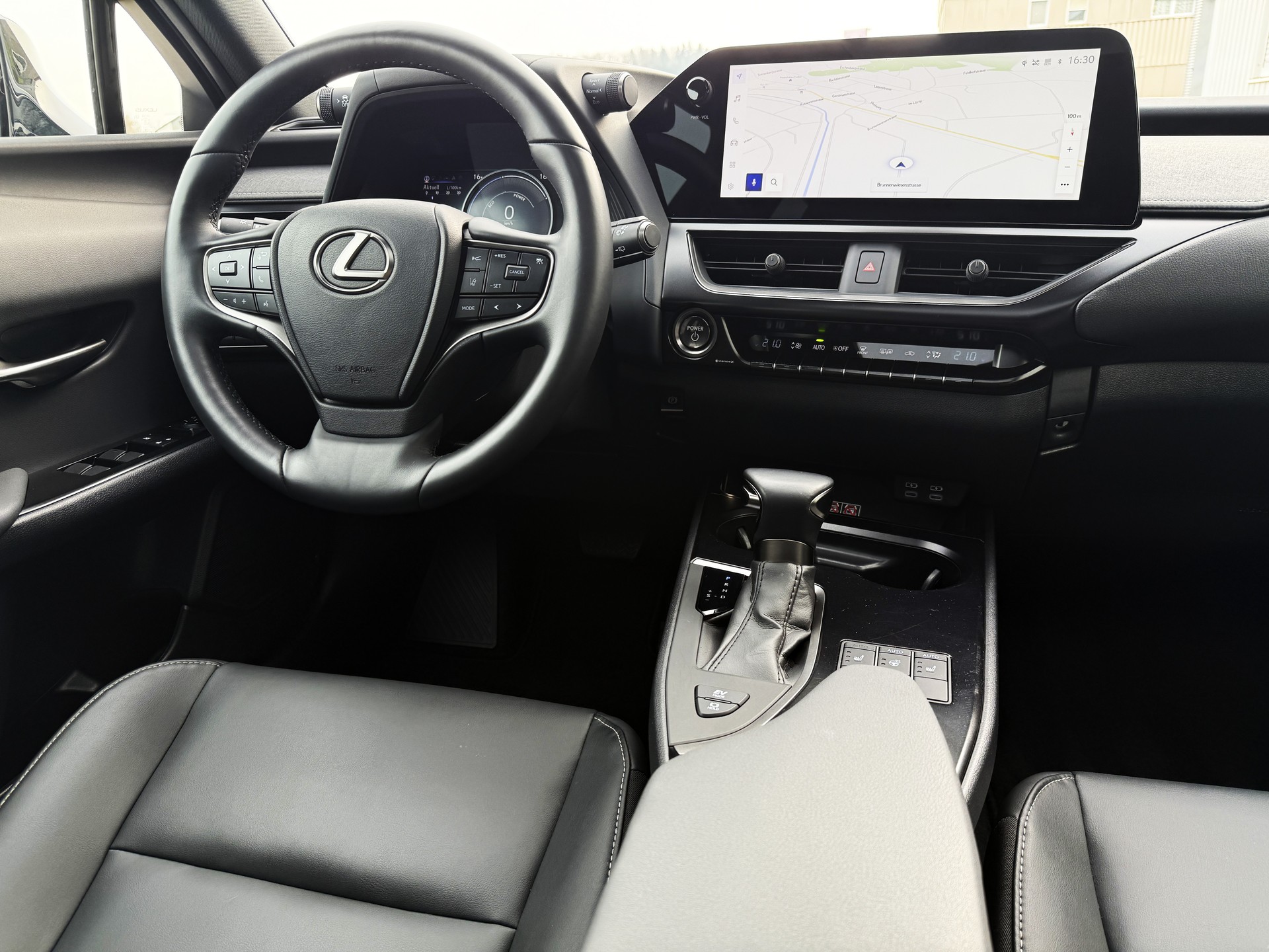 LEXUS UX 250h E-Four *F-LINE* AWD - *NEUWERTIG & MEGA-AUSSTATTUNG* - *10 JAHRE GARANTIE & SERVICE* - *8-FACH ALU 18"*-image-22
