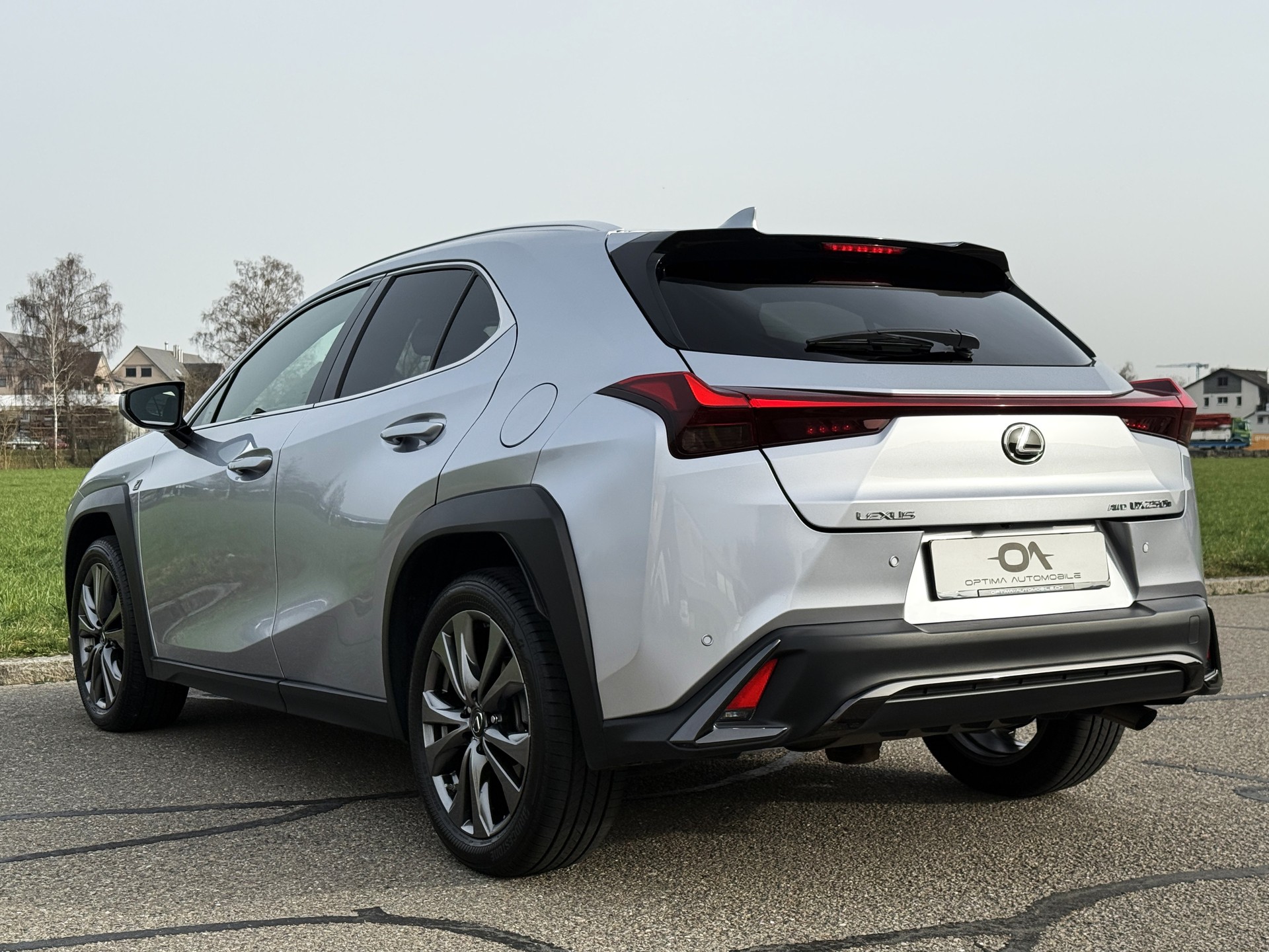 LEXUS UX 250h E-Four *F-LINE* AWD - *NEUWERTIG & MEGA-AUSSTATTUNG* - *10 JAHRE GARANTIE & SERVICE* - *8-FACH ALU 18"*-image-5
