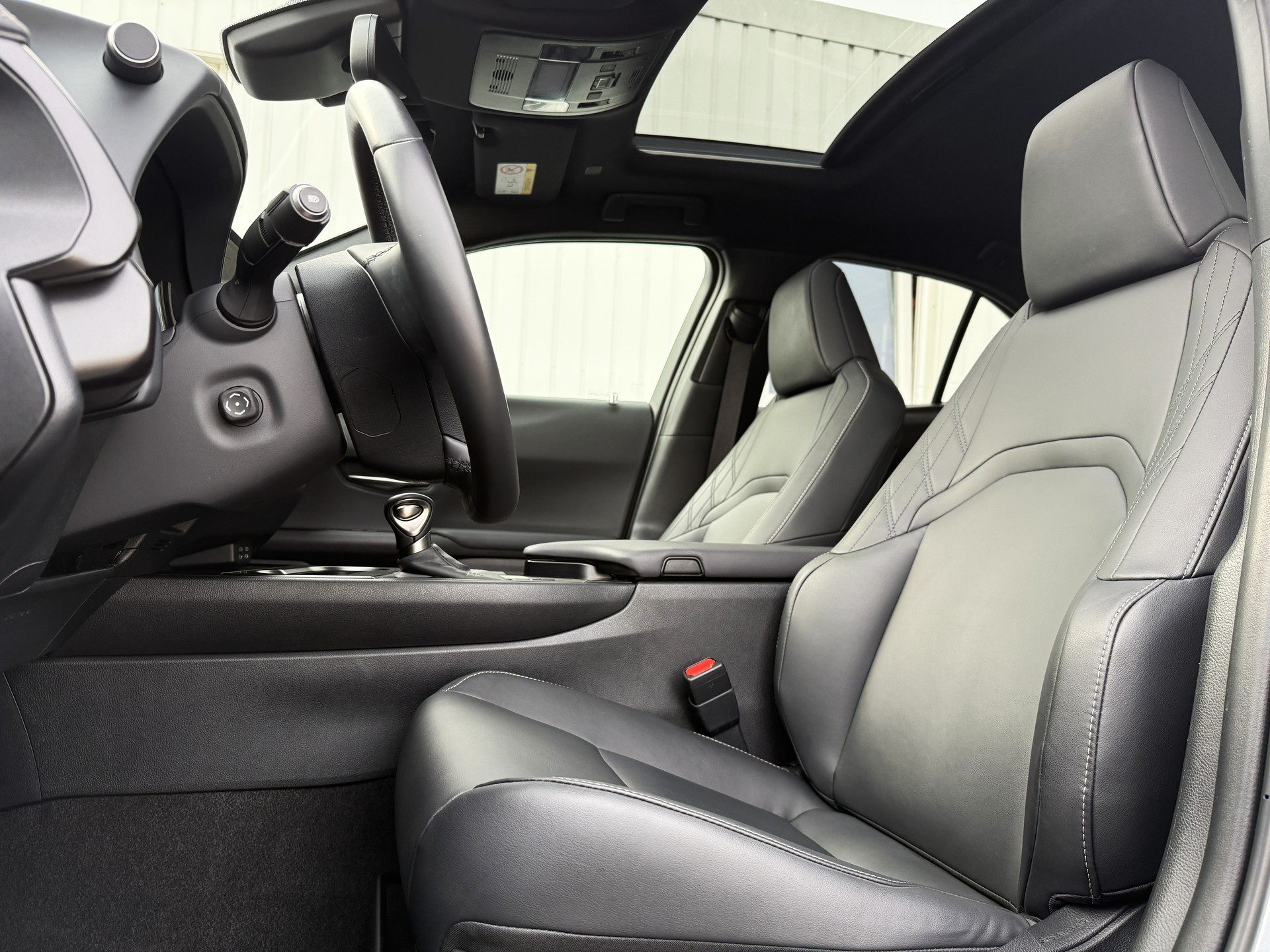 LEXUS UX 250h E-Four *F-LINE* AWD - *NEUWERTIG & MEGA-AUSSTATTUNG* - *10 JAHRE GARANTIE & SERVICE* - *8-FACH ALU 18"*-image-18