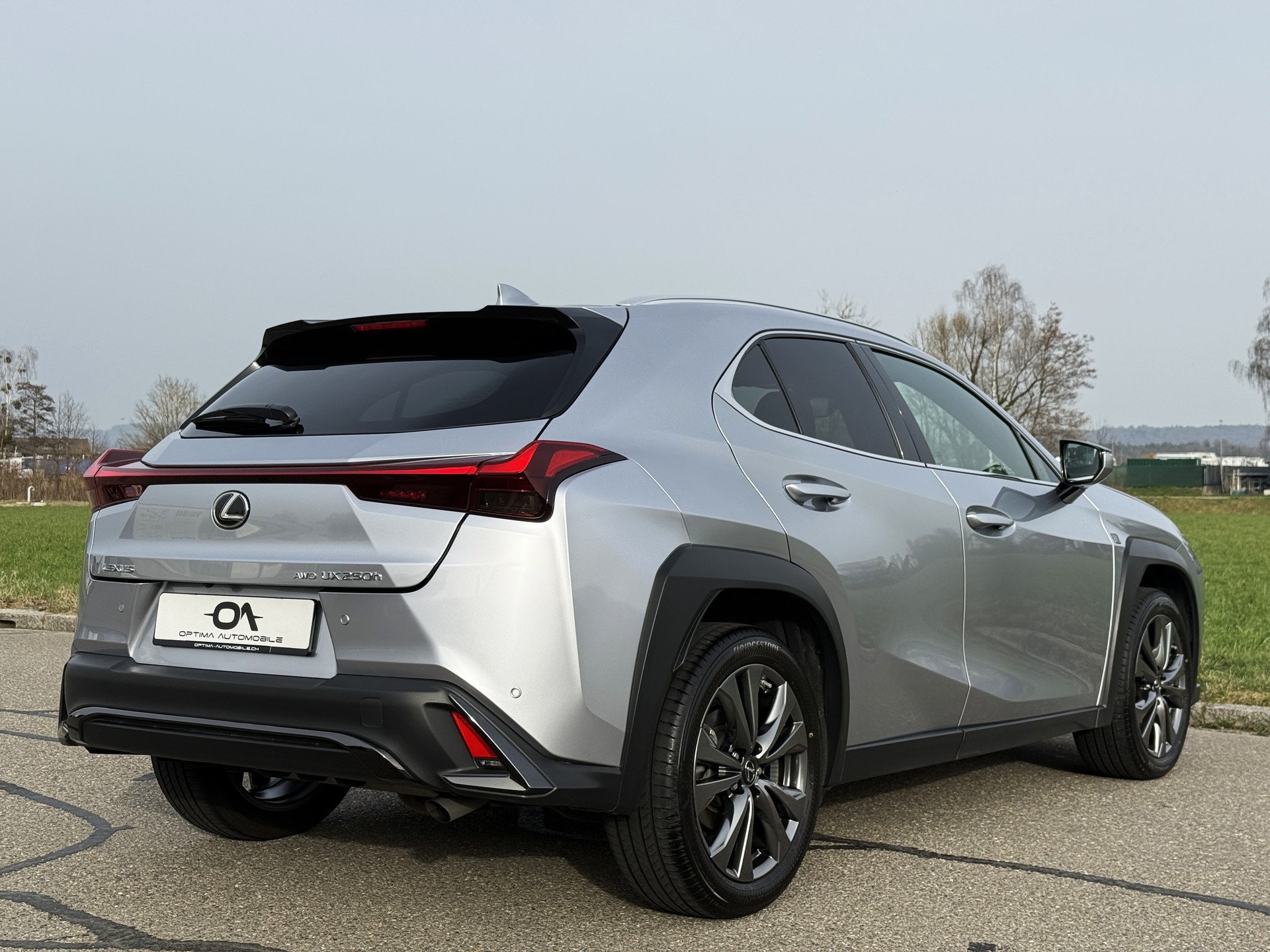 LEXUS UX 250h E-Four *F-LINE* AWD - *NEUWERTIG & MEGA-AUSSTATTUNG* - *10 JAHRE GARANTIE & SERVICE* - *8-FACH ALU 18"*-image-7