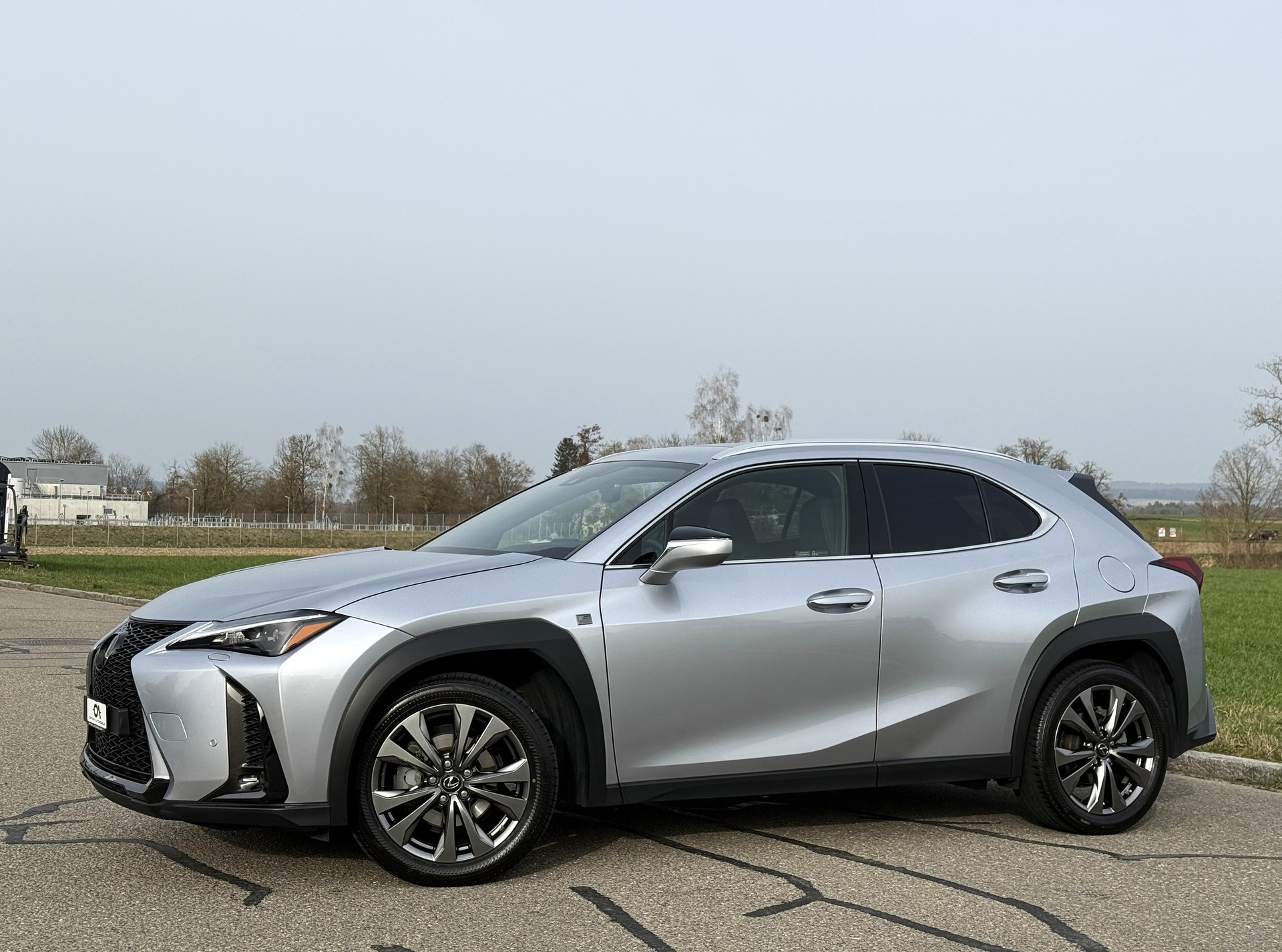 LEXUS UX 250h E-Four *F-LINE* AWD - *NEUWERTIG & MEGA-AUSSTATTUNG* - *10 JAHRE GARANTIE & SERVICE* - *8-FACH ALU 18"*-showroom-element-3