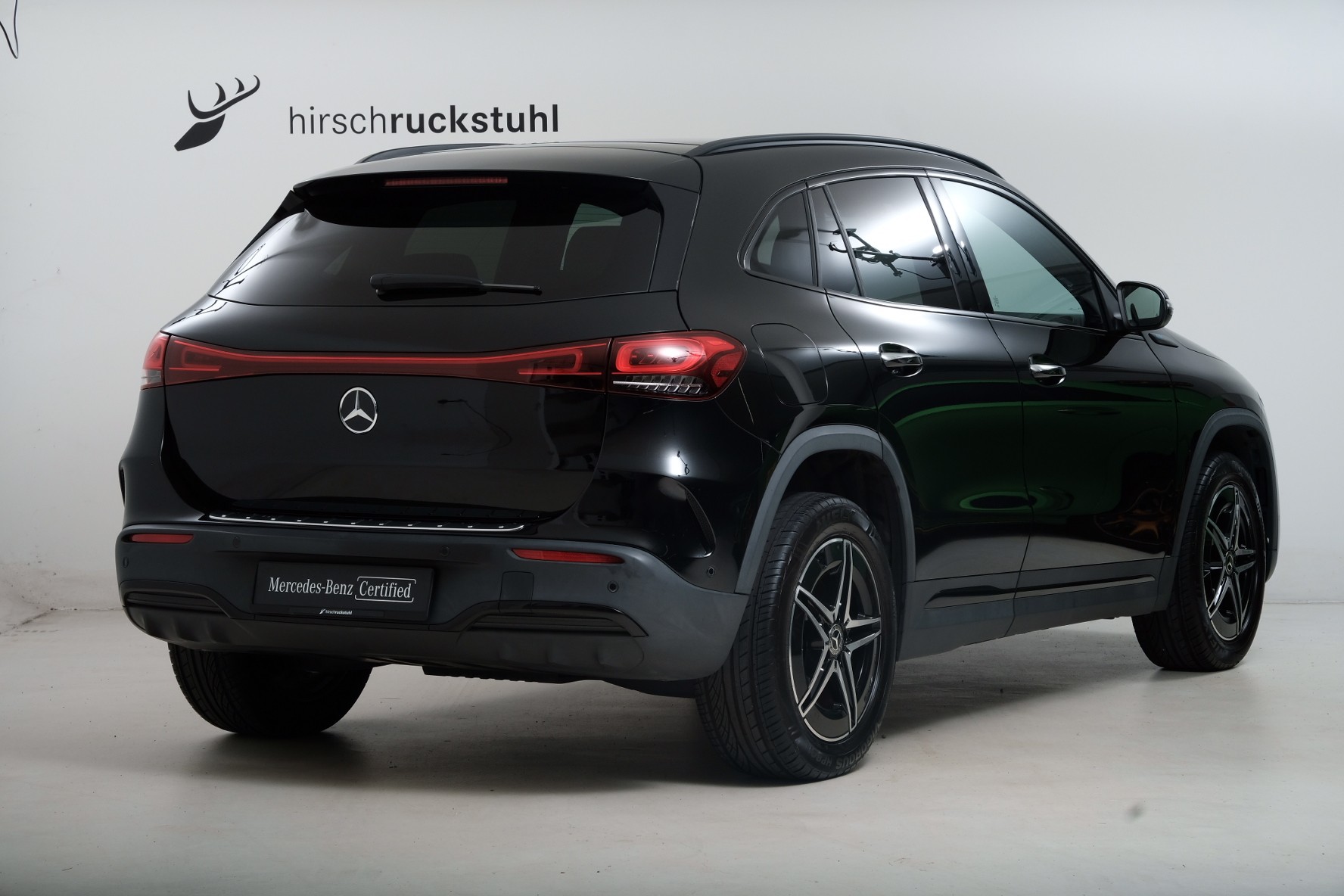 MERCEDES-BENZ EQA 250 AMG Line-showroom-element-3