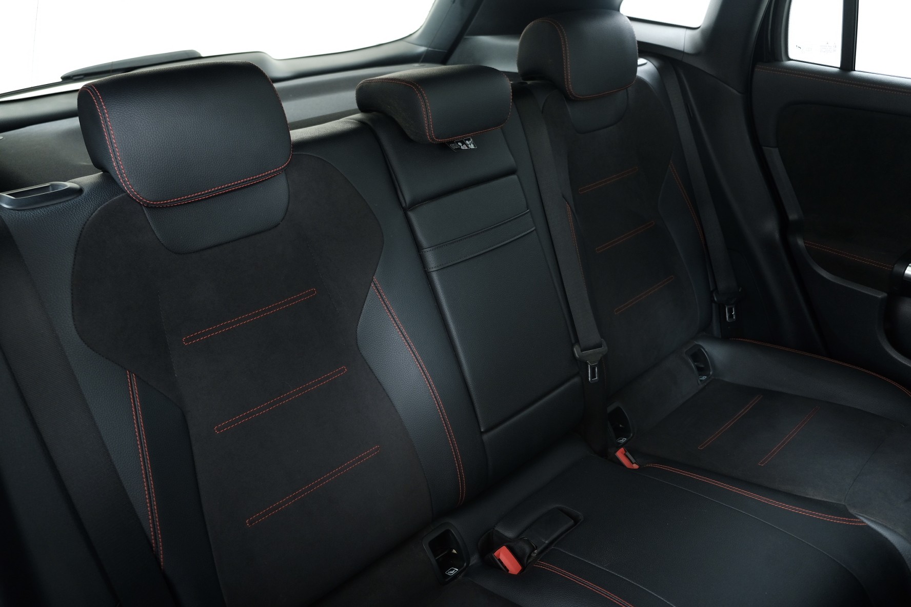 MERCEDES-BENZ EQA 250 AMG Line-image-10