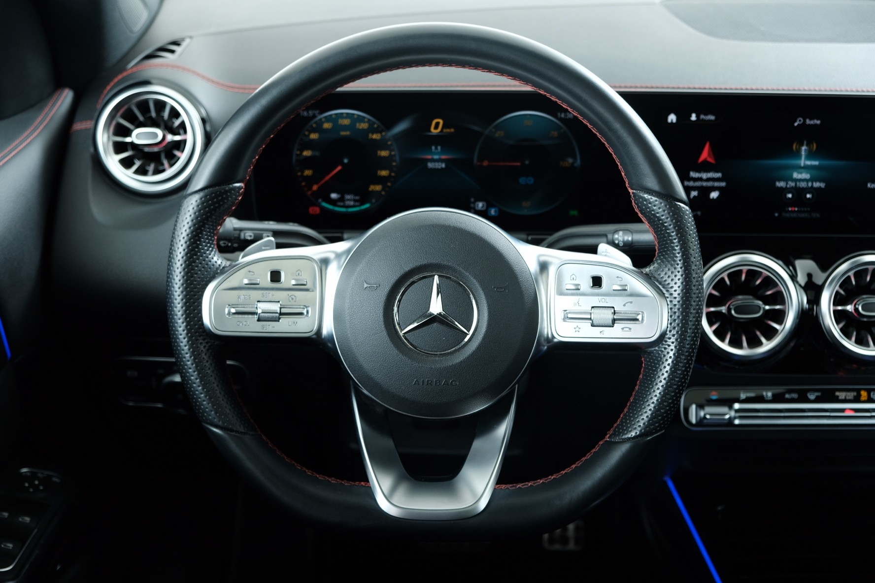 MERCEDES-BENZ EQA 250 AMG Line-image-7