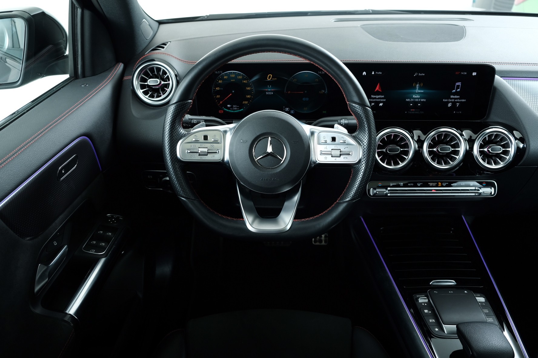 MERCEDES-BENZ EQA 250 AMG Line-image-6